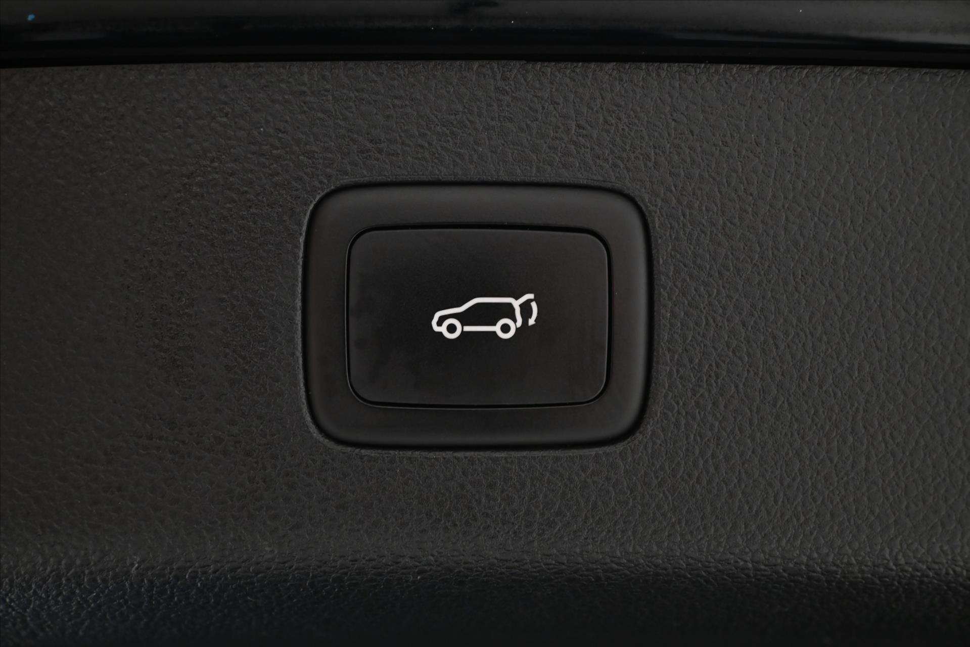 Hlavní fotografie vozu MG eHS 1,5 TGI PHEV 119kW AT Luxury Záruka až 5 let (27)