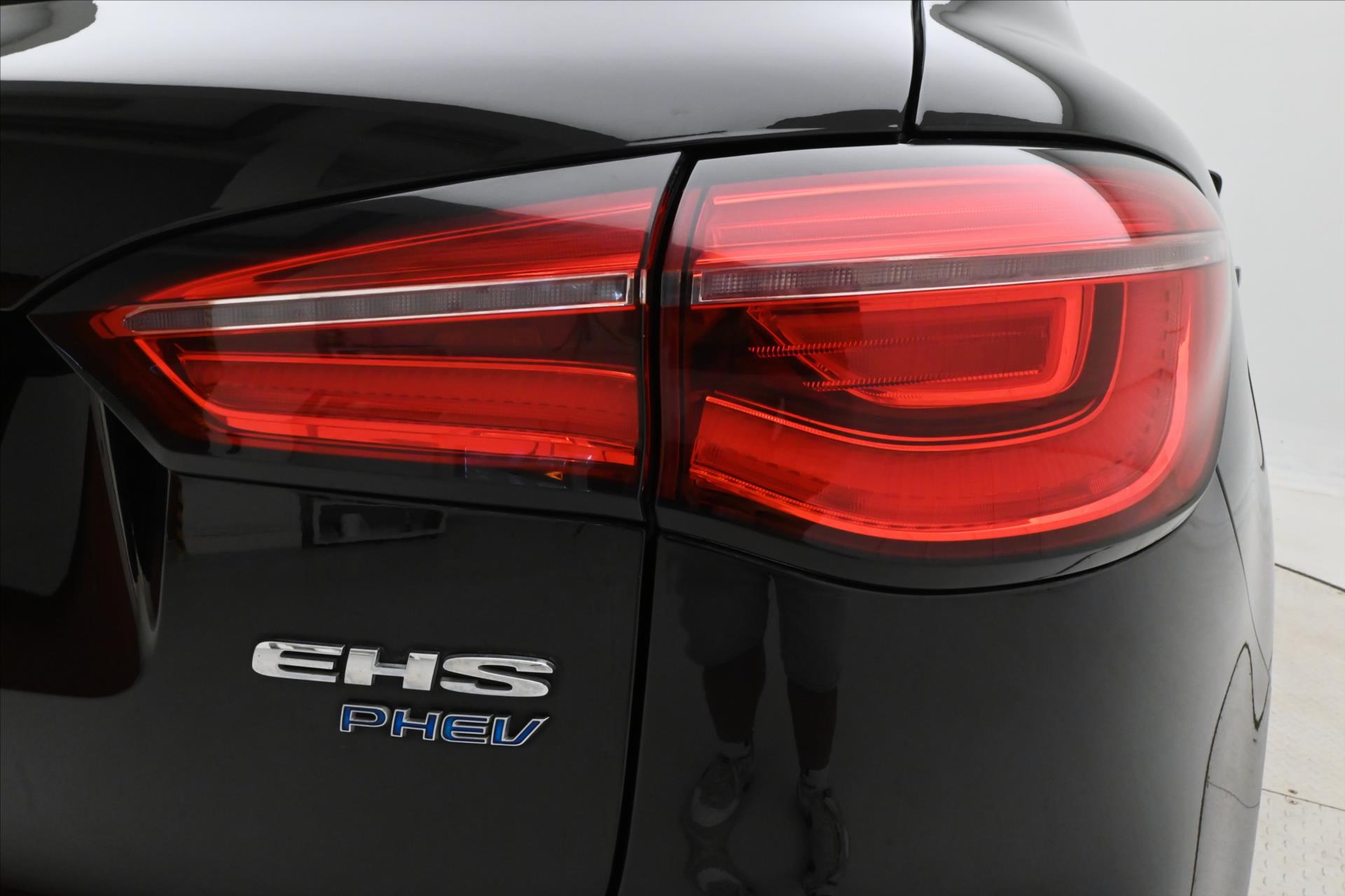Hlavní fotografie vozu MG eHS 1,5 TGI PHEV 119kW AT Luxury Záruka až 5 let (31)