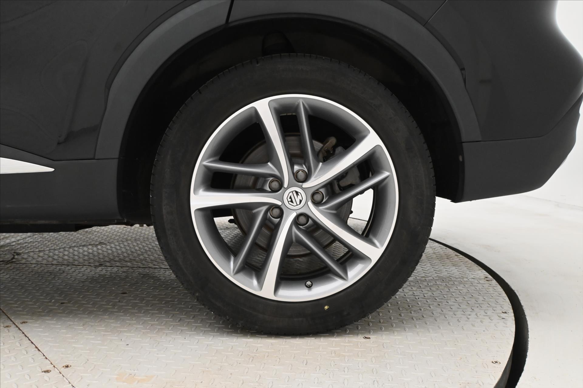 Hlavní fotografie vozu MG eHS 1,5 TGI PHEV 119kW AT Luxury Záruka až 5 let (32)