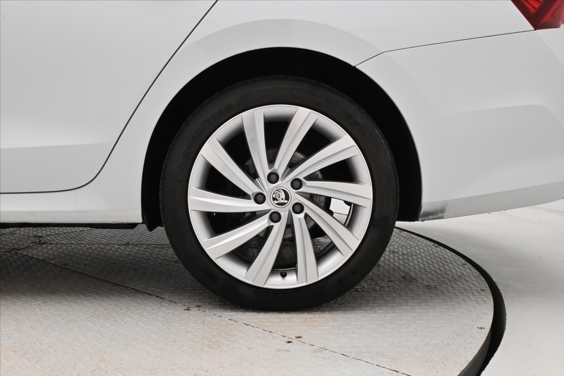 Main photo of the car Skoda Octavia 1.4 iV TSI 110kW Style SoH 92% Warranty up to 5 years (32)
