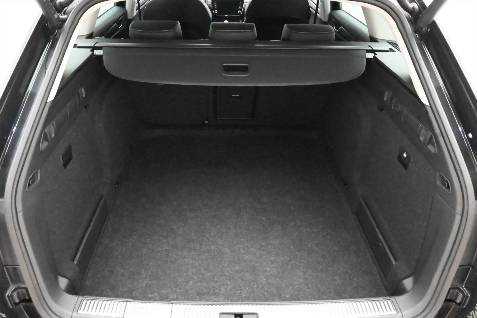Main photo of the car Skoda Superb 2.0 TDI 110 kW DSG Style Warranty up to 5 years (10)