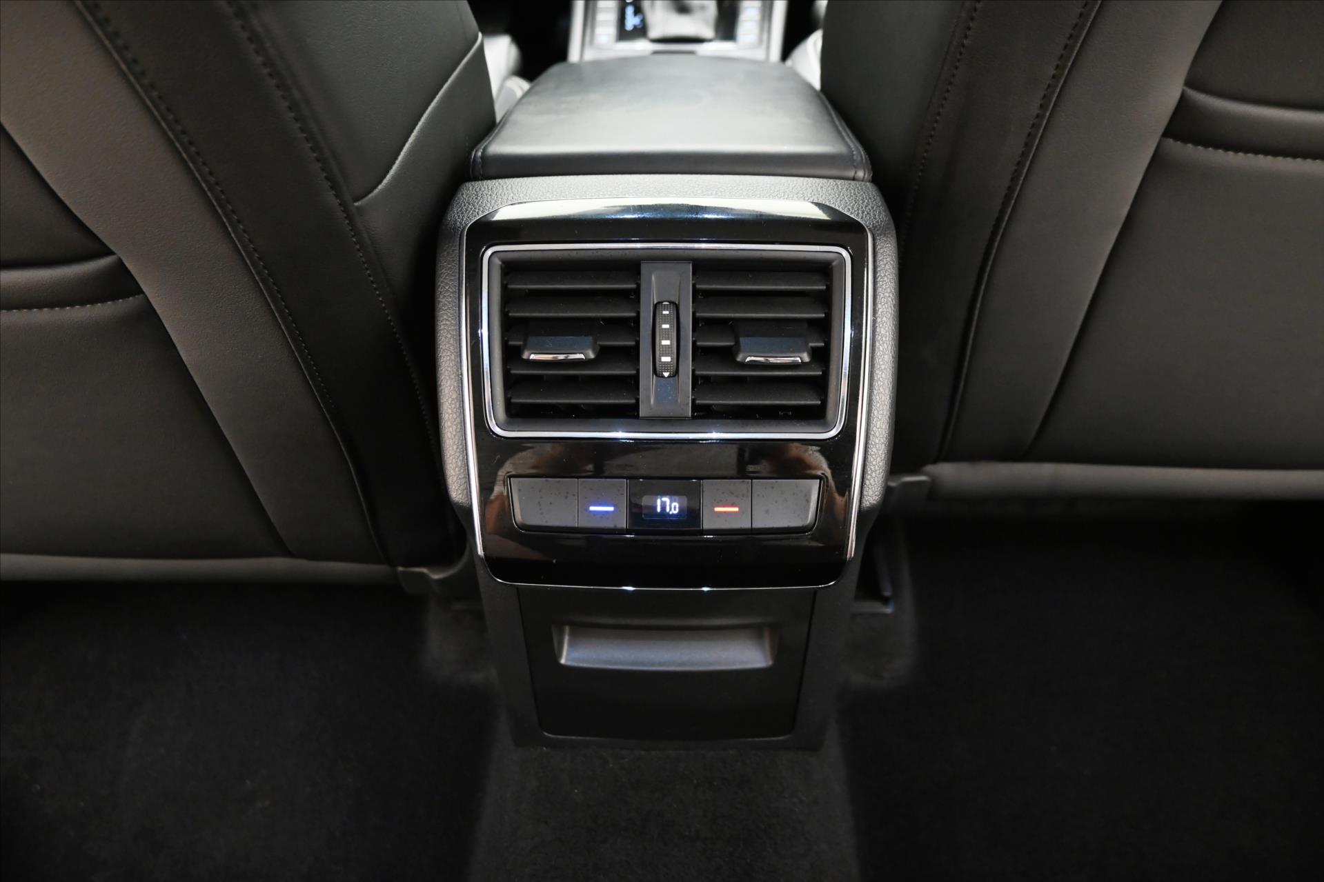 Main photo of the car Skoda Superb 2.0 TDI 110 kW DSG Style Warranty up to 5 years (22)