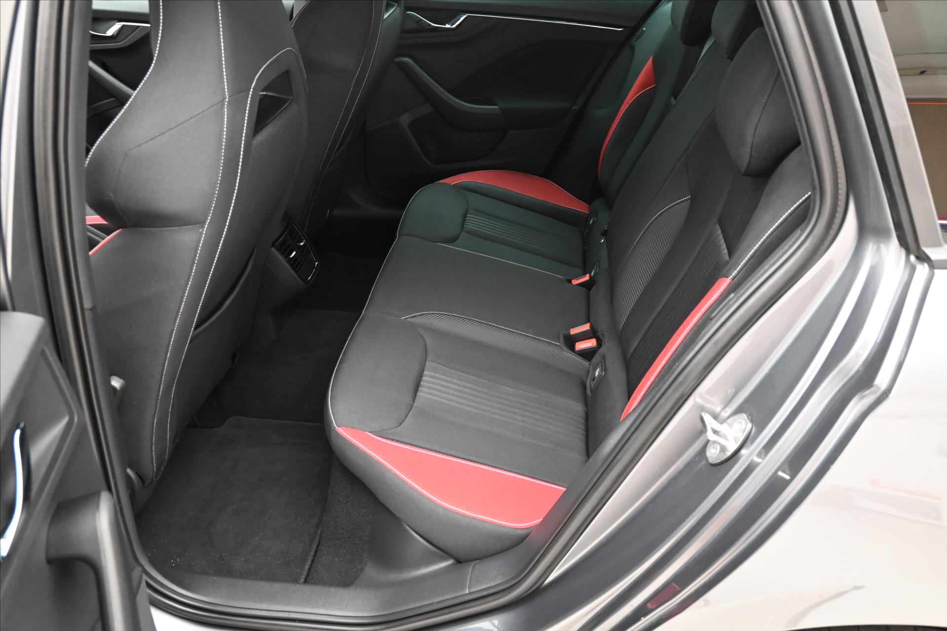Hlavní fotografie vozu Škoda Kamiq 1,0 TSI 81 kW MONTE CARLO Záruka až 5 let (14)
