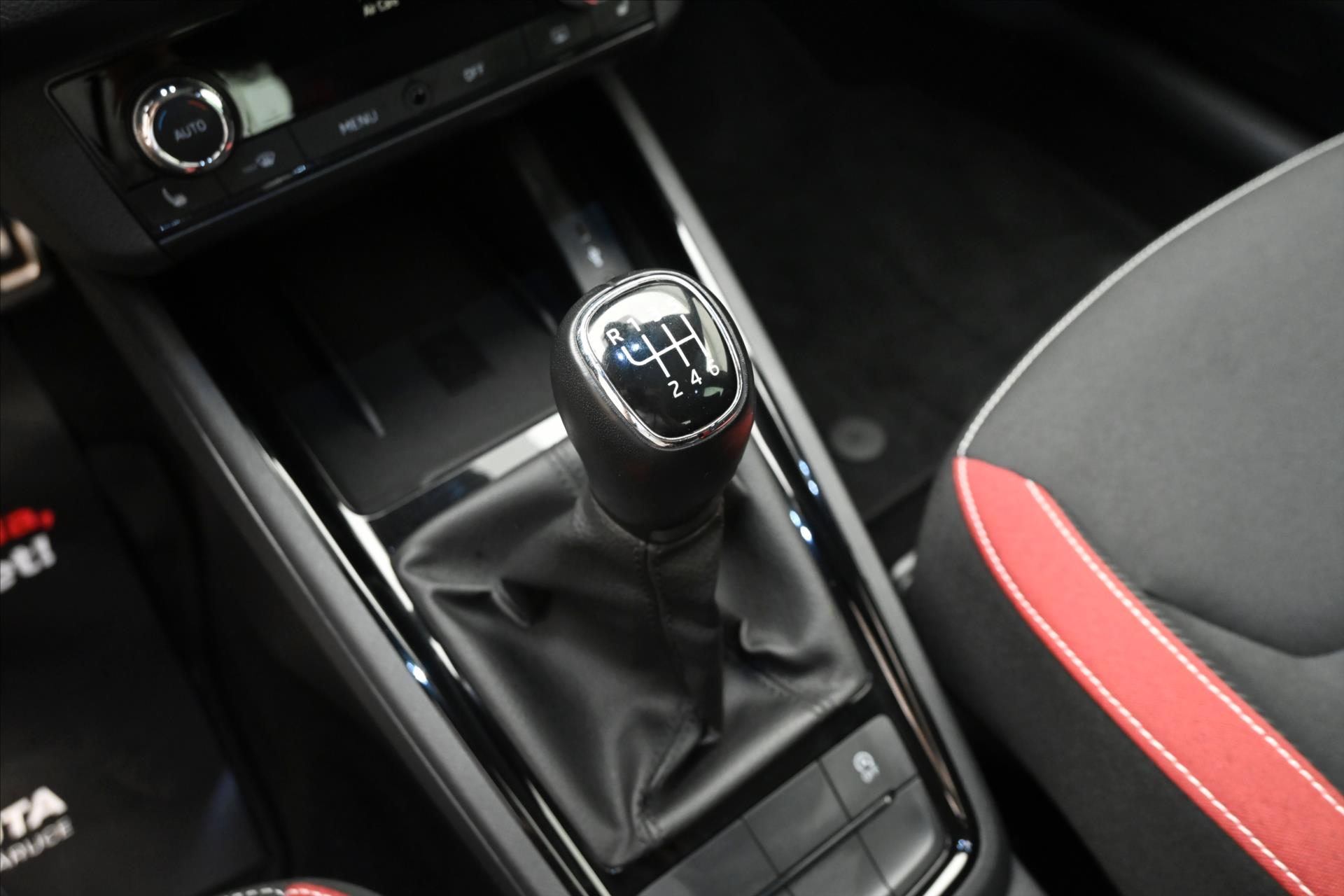 Hlavní fotografie vozu Škoda Kamiq 1,0 TSI 81 kW MONTE CARLO Záruka až 5 let (22)