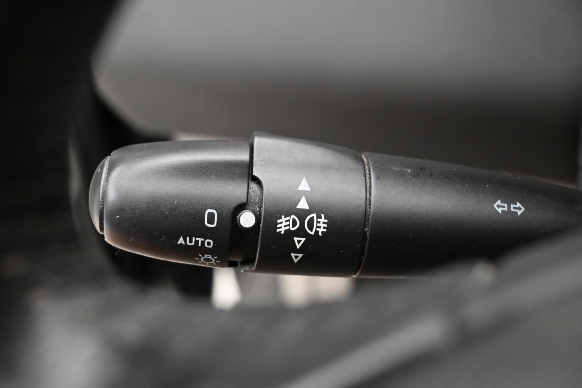 Hlavní fotografie vozu Peugeot 308 1,6 SW HDI 82 kW Panorama (24)
