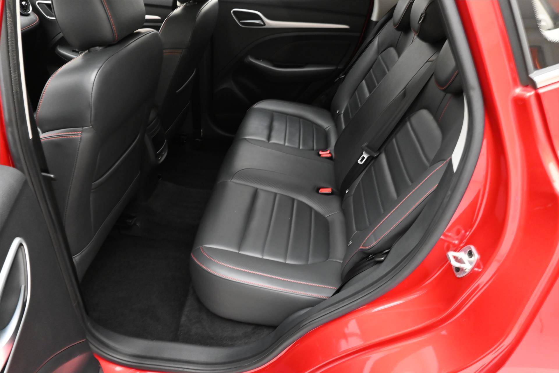 Hlavní fotografie vozu MG ZS 1,0 TGI 82 kW Elegance Záruka až 5 let (14)