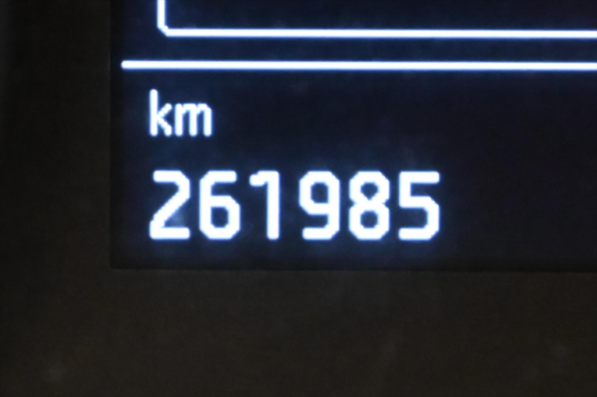 Hlavní fotografie vozu Škoda Superb 2,0 TDI 110 kW DSG Ambition Záruka až 5 let (17)