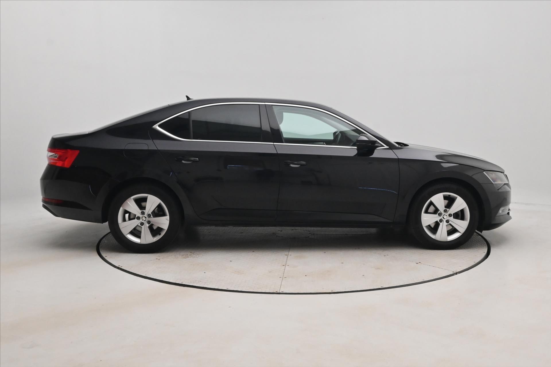 Hlavní fotografie vozu Škoda Superb 2,0 TDI 110 kW DSG Ambition Záruka až 5 let (4)