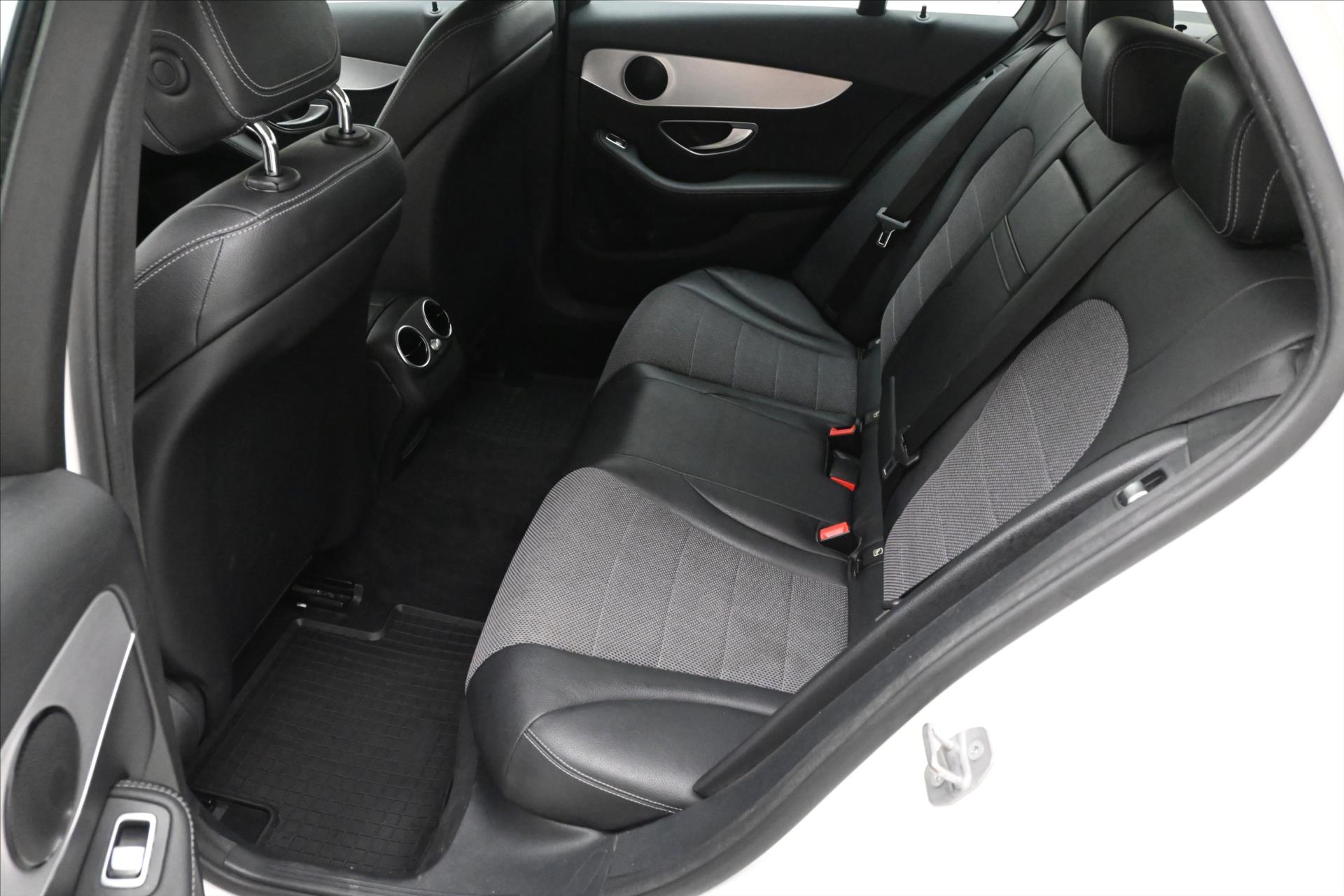 Hlavní fotografie vozu Mercedes-Benz Třídy C 2,2 220d 4Matic 9G-Tronic Záruka až 5 let (14)