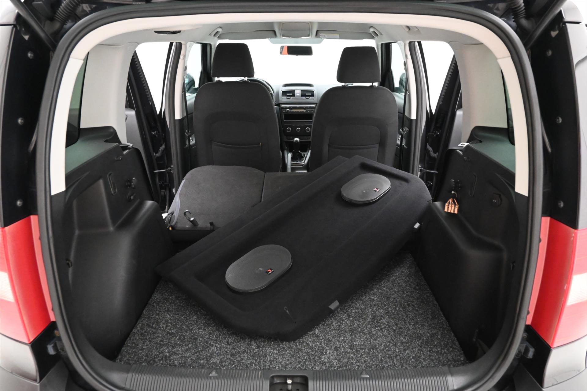 Main photo of the car Skoda Yeti 1.2 TSI 77 kW AIR CONDITIONING TOWABLE (11)