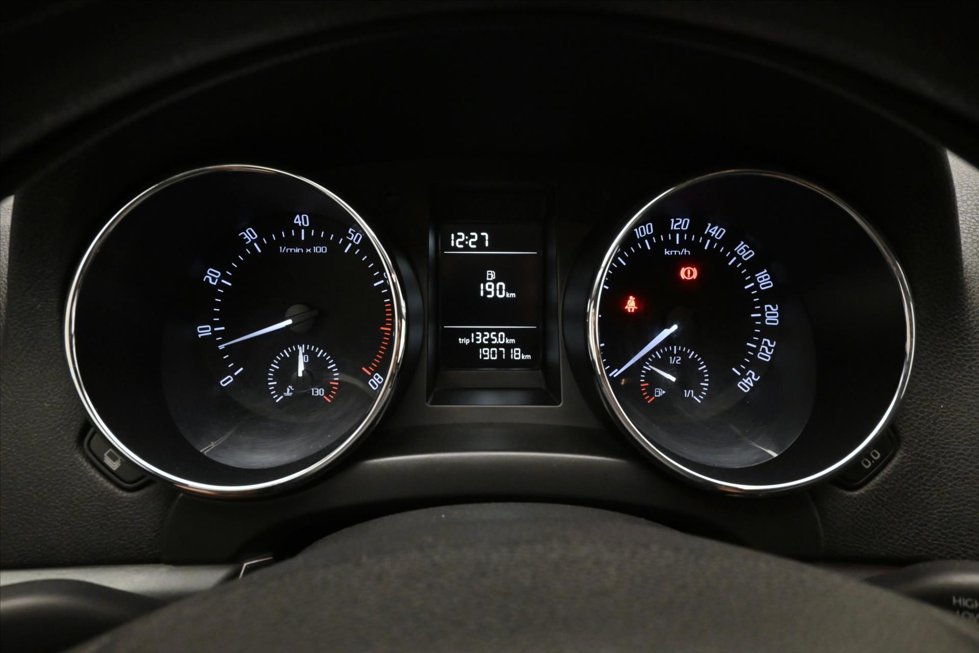 Main photo of the car Skoda Yeti 1.2 TSI 77 kW AIR CONDITIONING TOWABLE (16)