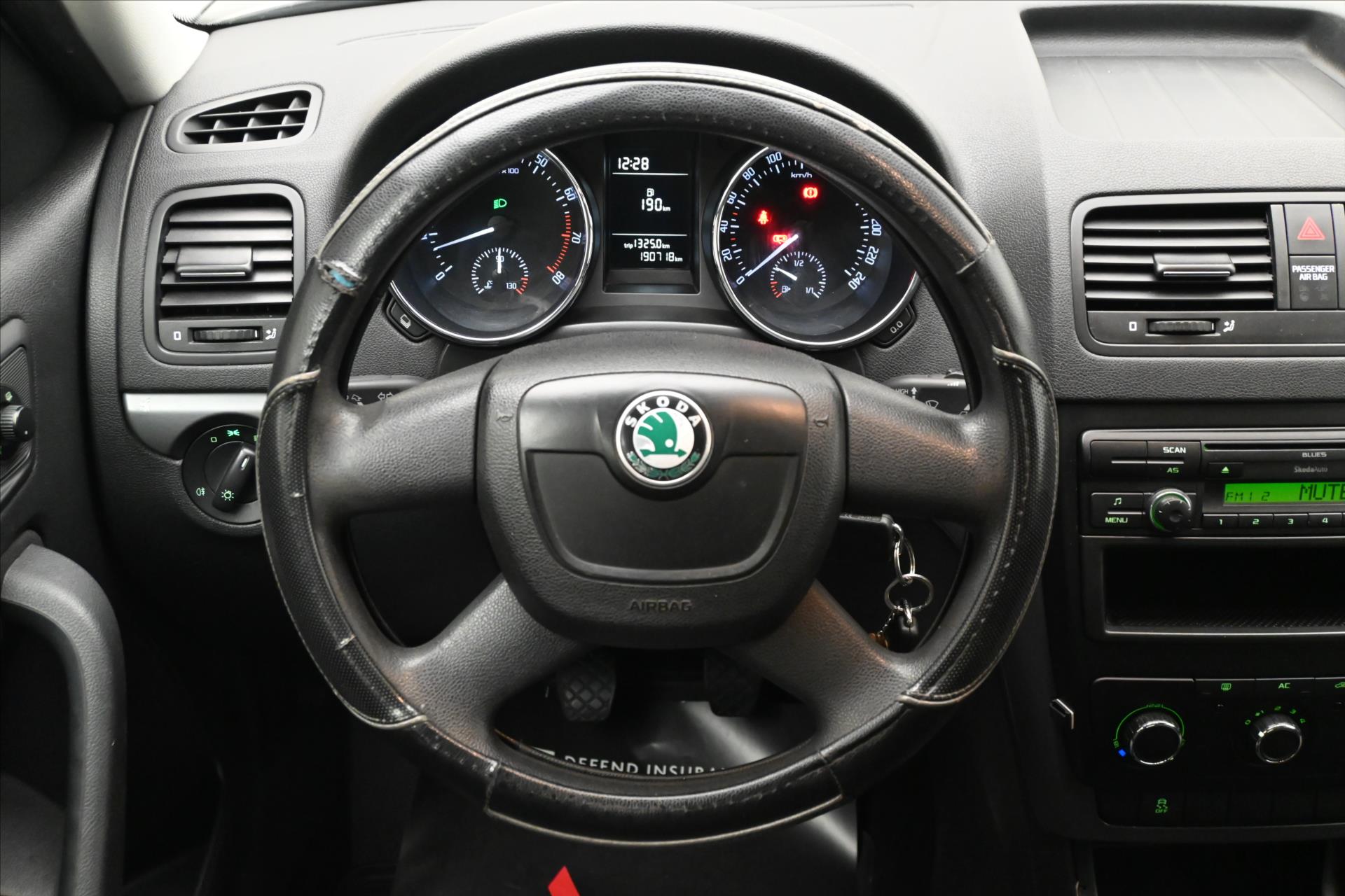 Main photo of the car Skoda Yeti 1.2 TSI 77 kW AIR CONDITIONING TOWABLE (18)