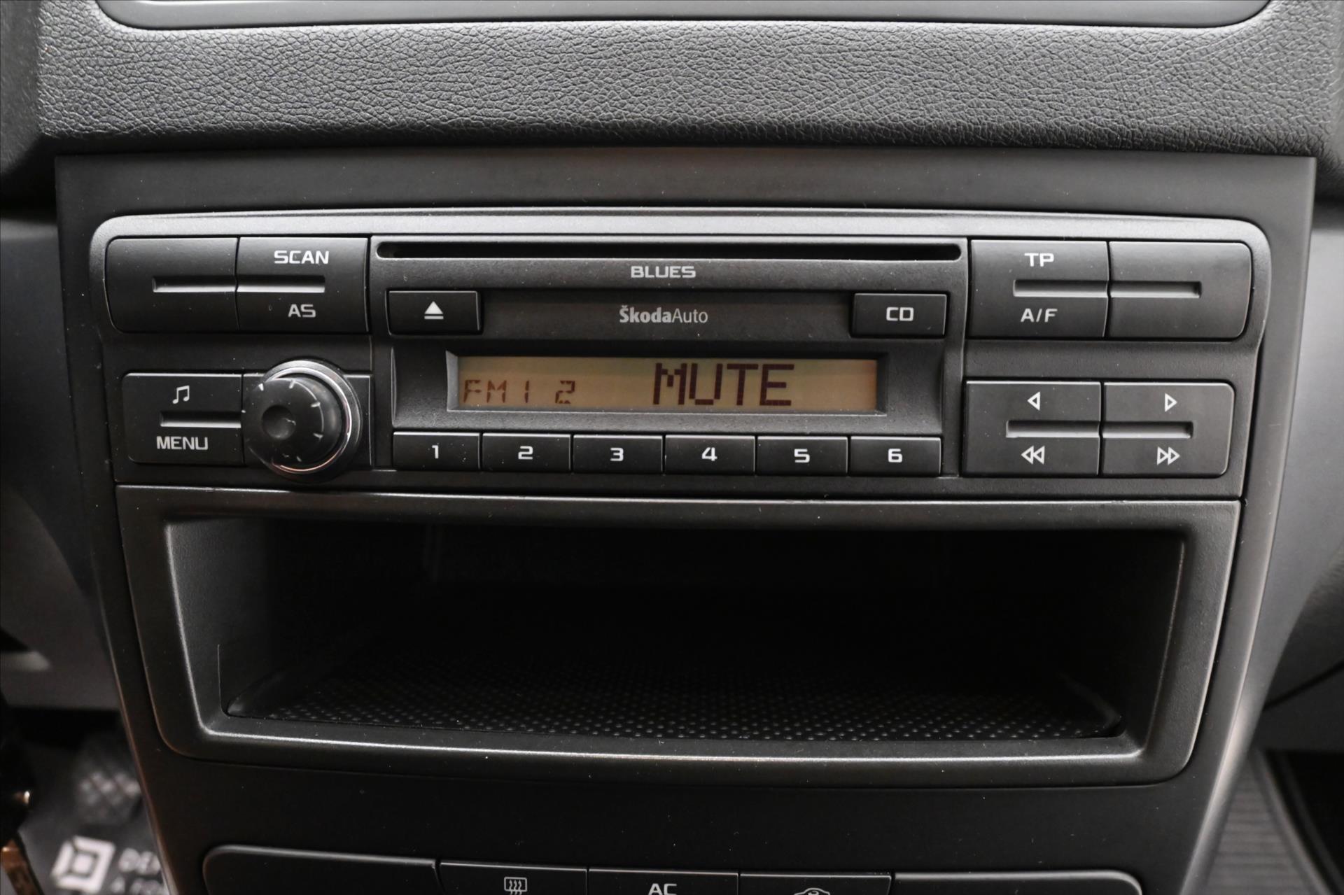 Main photo of the car Skoda Yeti 1.2 TSI 77 kW AIR CONDITIONING TOWABLE (19)