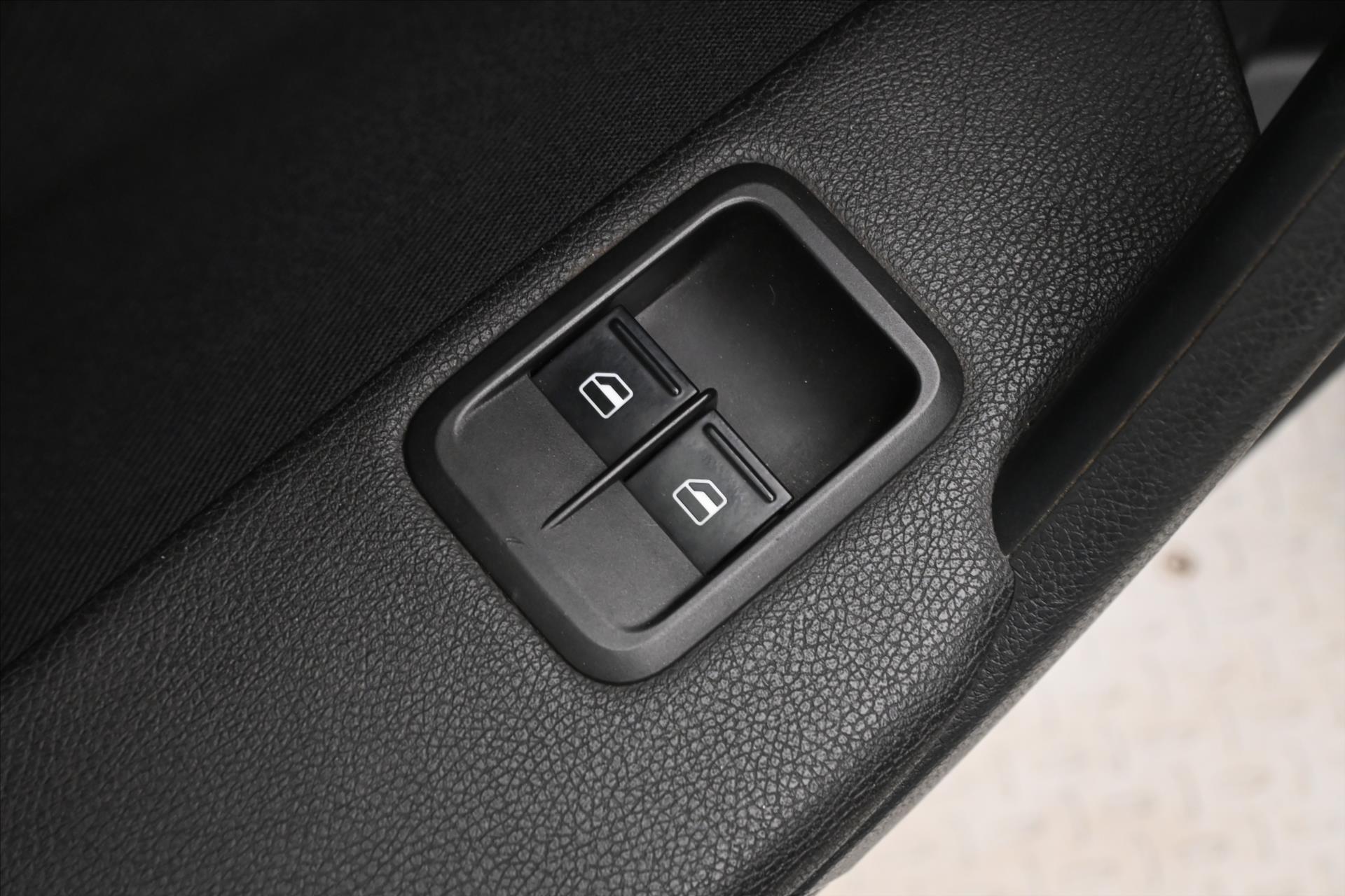 Main photo of the car Skoda Yeti 1.2 TSI 77 kW AIR CONDITIONING TOWABLE (23)