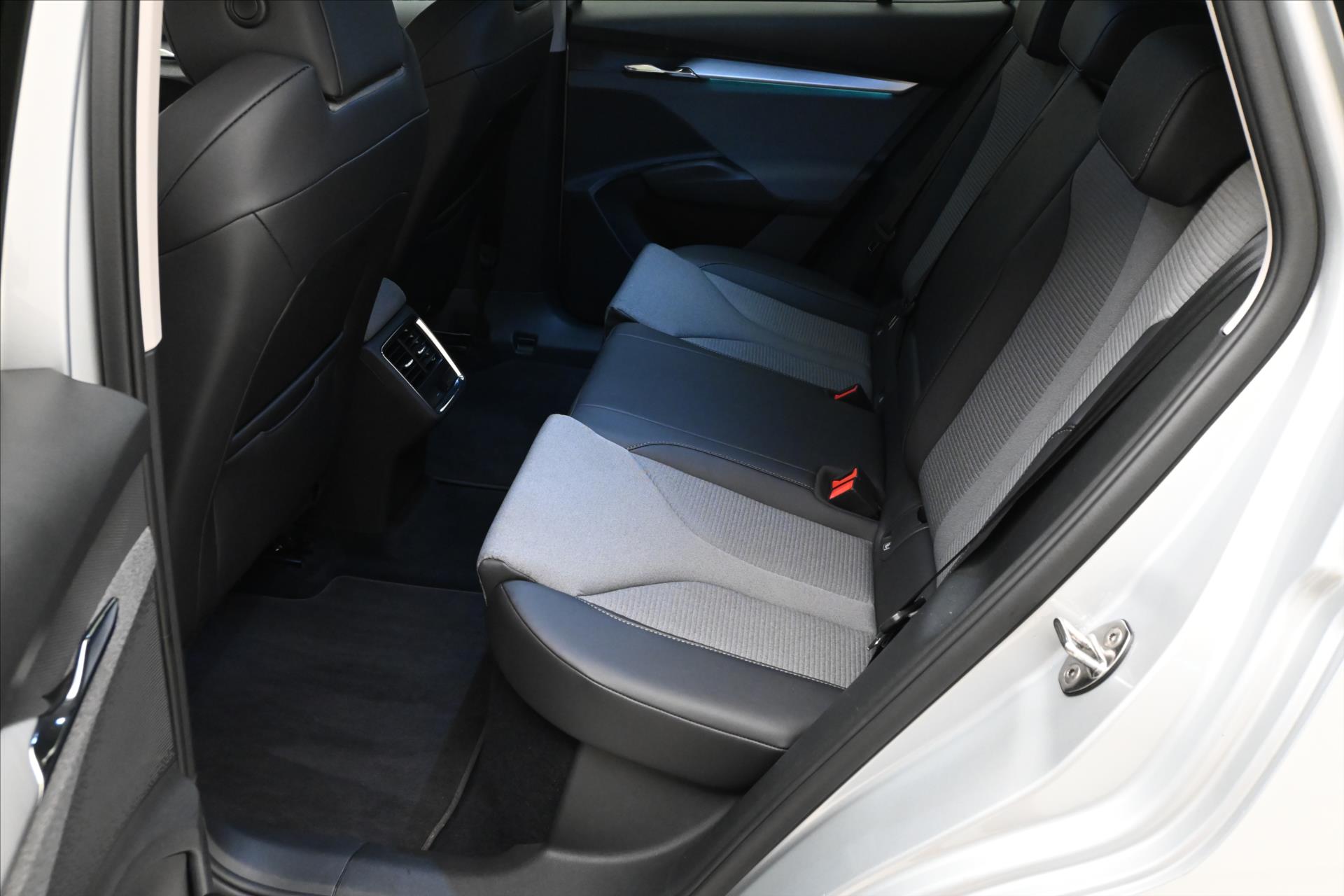 Hlavní fotografie vozu Škoda Enyaq iV 60 132 kW SoH 89% Záruka až 3 roky (14)