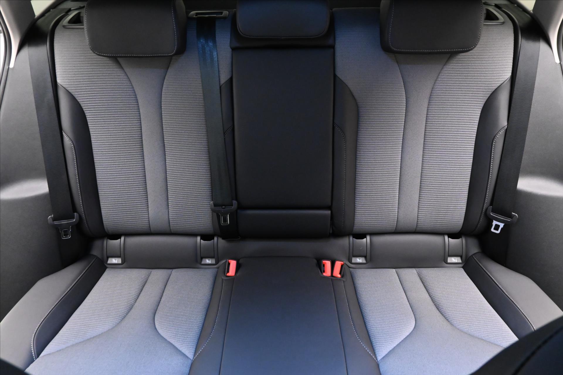 Hlavní fotografie vozu Škoda Enyaq iV 60 132 kW SoH 89% Záruka až 3 roky (28)