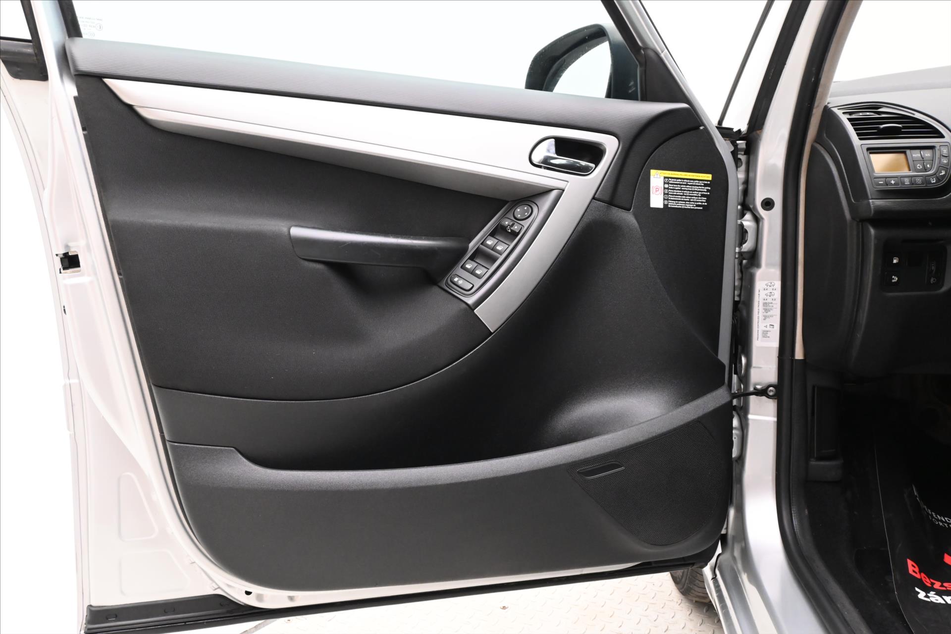 Main photo of the car Citroën C4 Picasso 1.6 HDi 80 kW KLIMA Towable (20)
