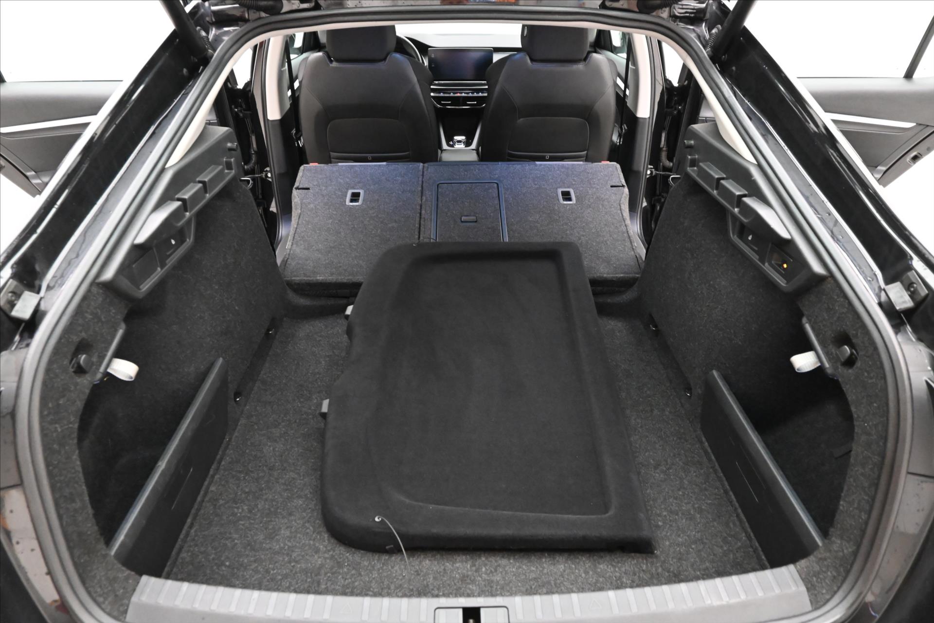 Main photo of the car Skoda Octavia 2.0 TDI 110kW DSG Style Warranty up to 5 years (12)