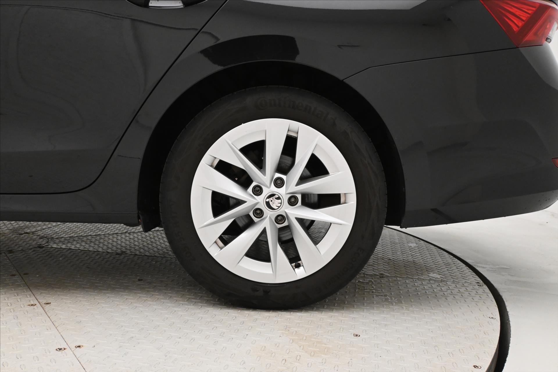 Hlavní fotografie vozu Škoda Octavia 1,5 TSI 110 kW DSG Style Záruka až 5 let (32)