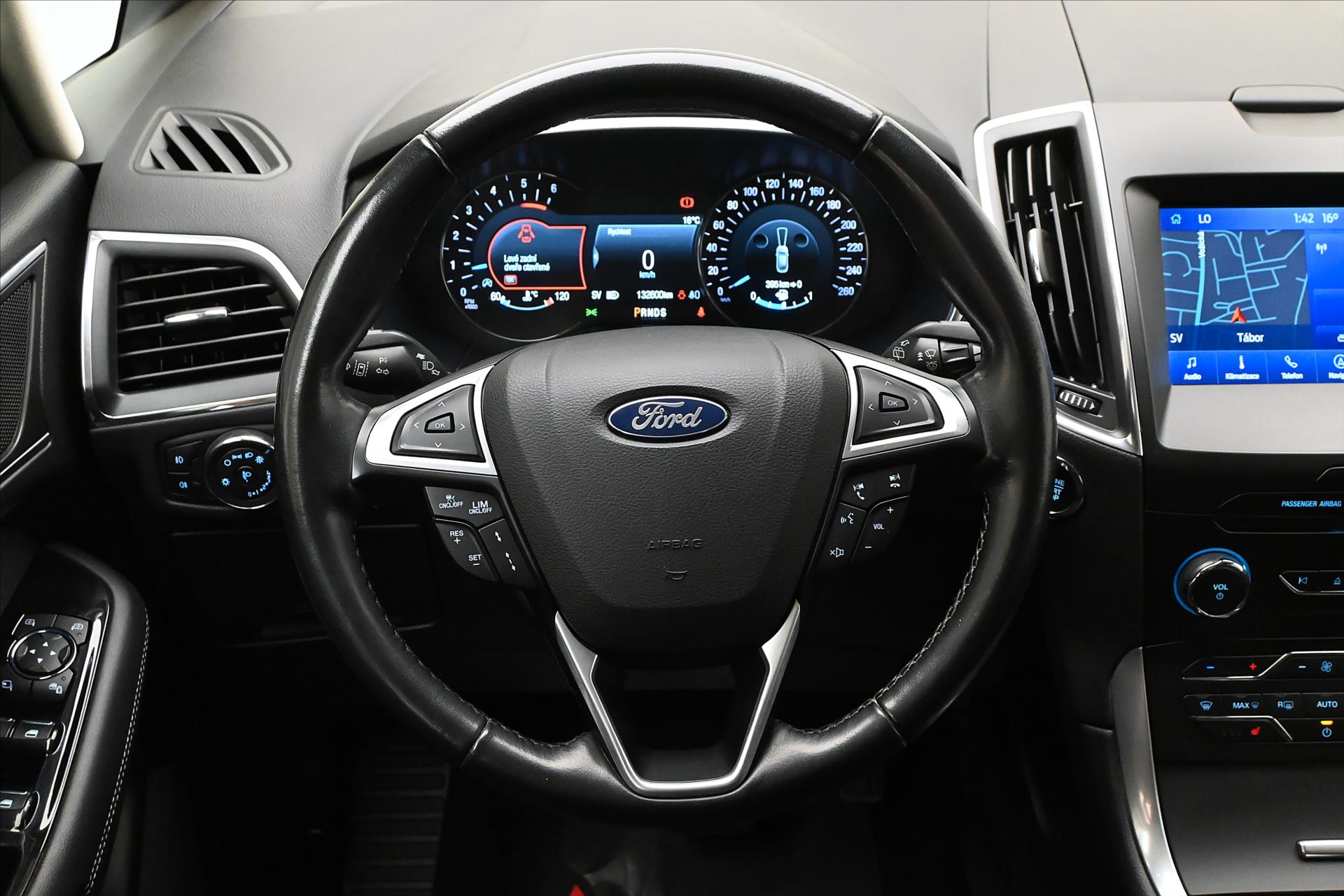 Hlavní fotografie vozu Ford S-MAX 2,0 EcoBlue 140 kW AT8 Titanium Záruka až 5 let (18)