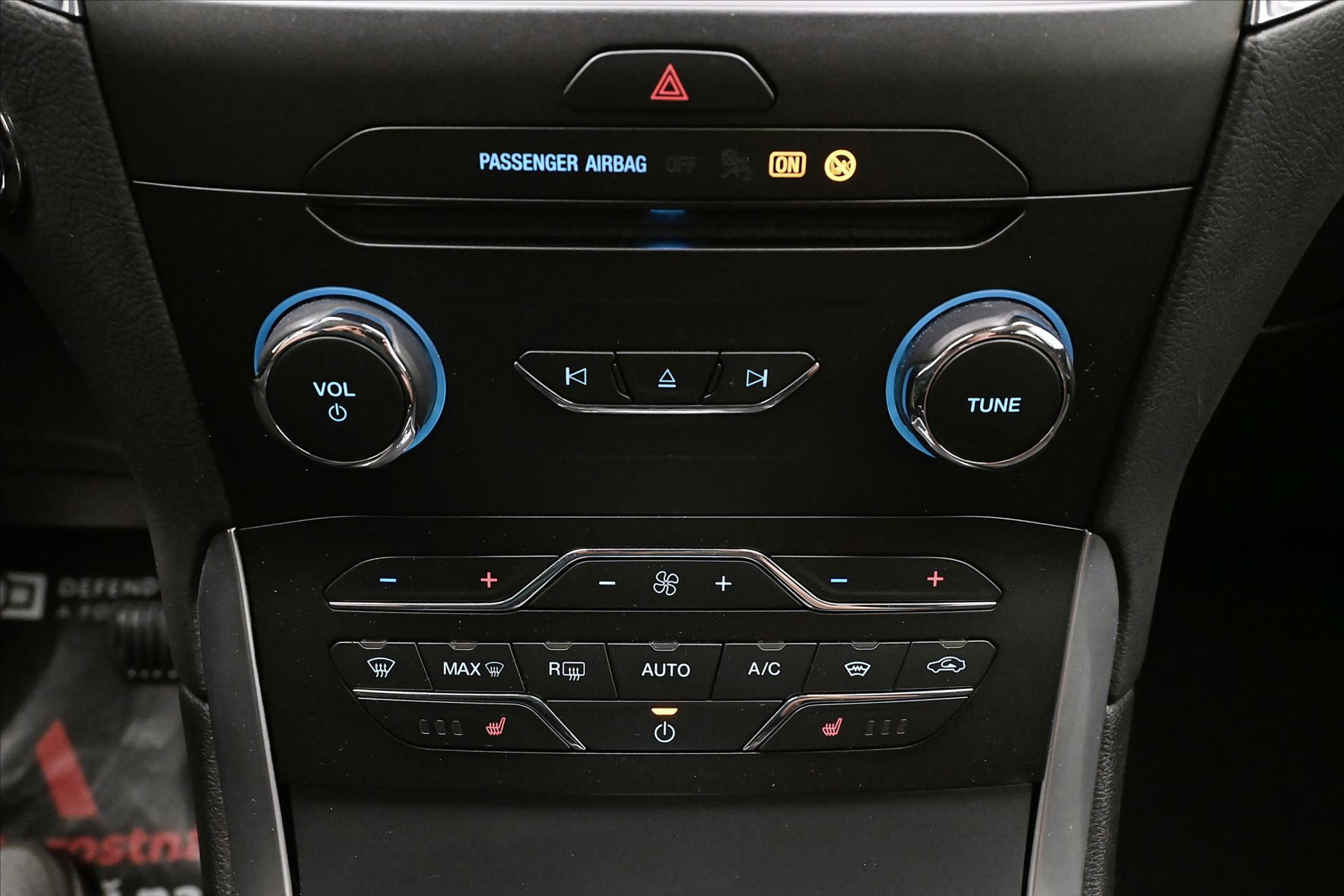 Hlavní fotografie vozu Ford S-MAX 2,0 EcoBlue 140 kW AT8 Titanium Záruka až 5 let (20)