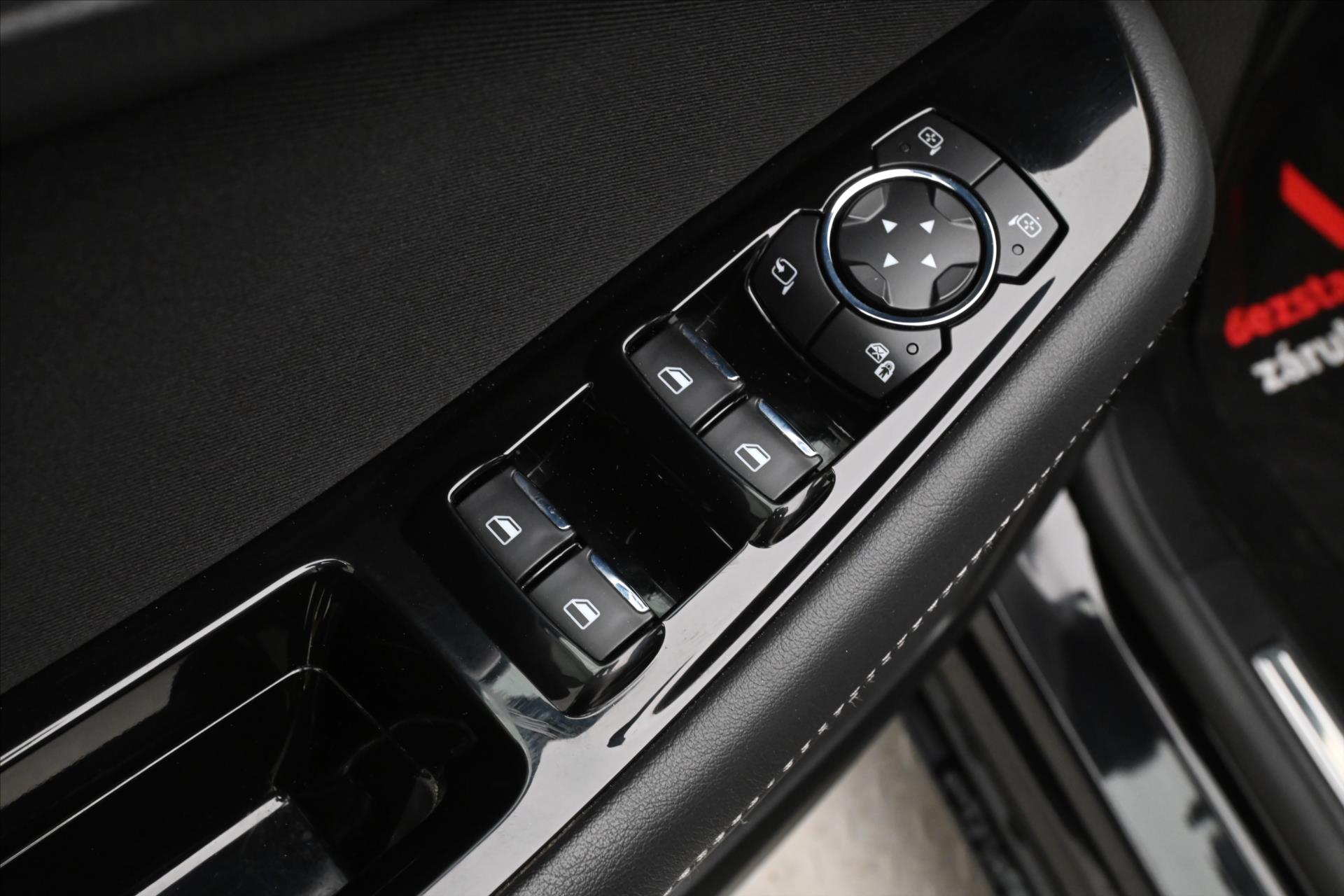 Hlavní fotografie vozu Ford S-MAX 2,0 EcoBlue 140 kW AT8 Titanium Záruka až 5 let (24)