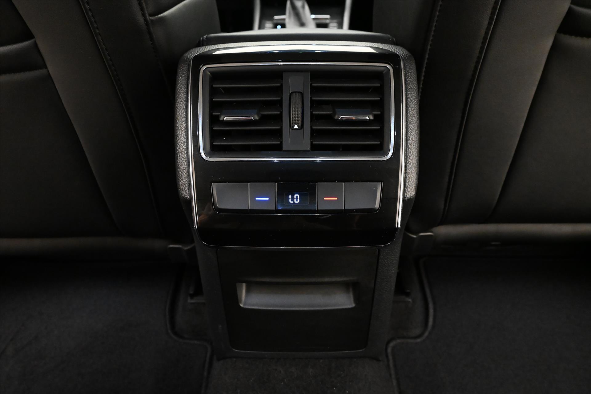 Hlavní fotografie vozu Škoda Superb 2,0 TDI 110 kW DSG STYLE Záruka až 5 let (22)