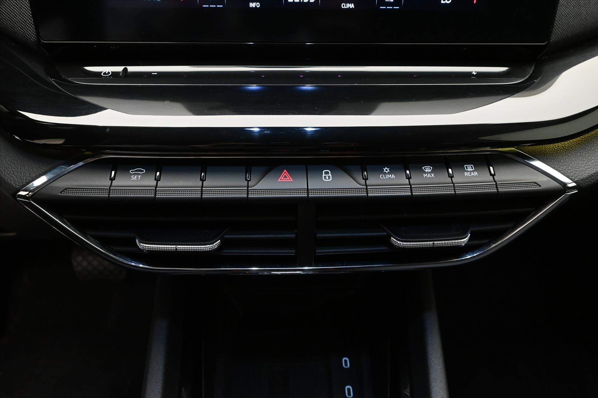 Hlavní fotografie vozu Škoda Octavia 2,0 TDI 110kW DSG Style Záruka až 5 let (22)