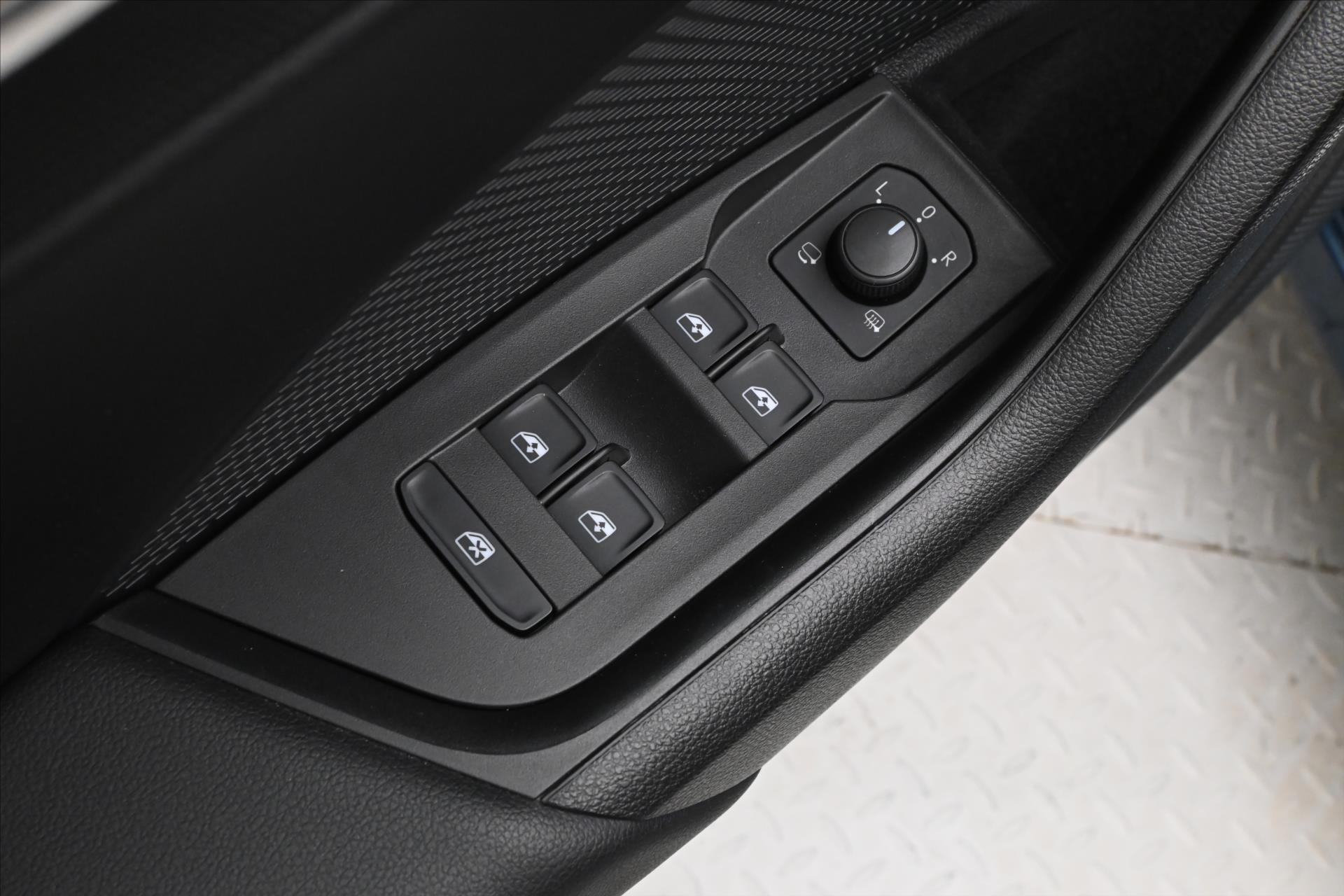 Hlavní fotografie vozu Škoda Octavia 2,0 TDI 110kW DSG Style Záruka až 5 let (27)