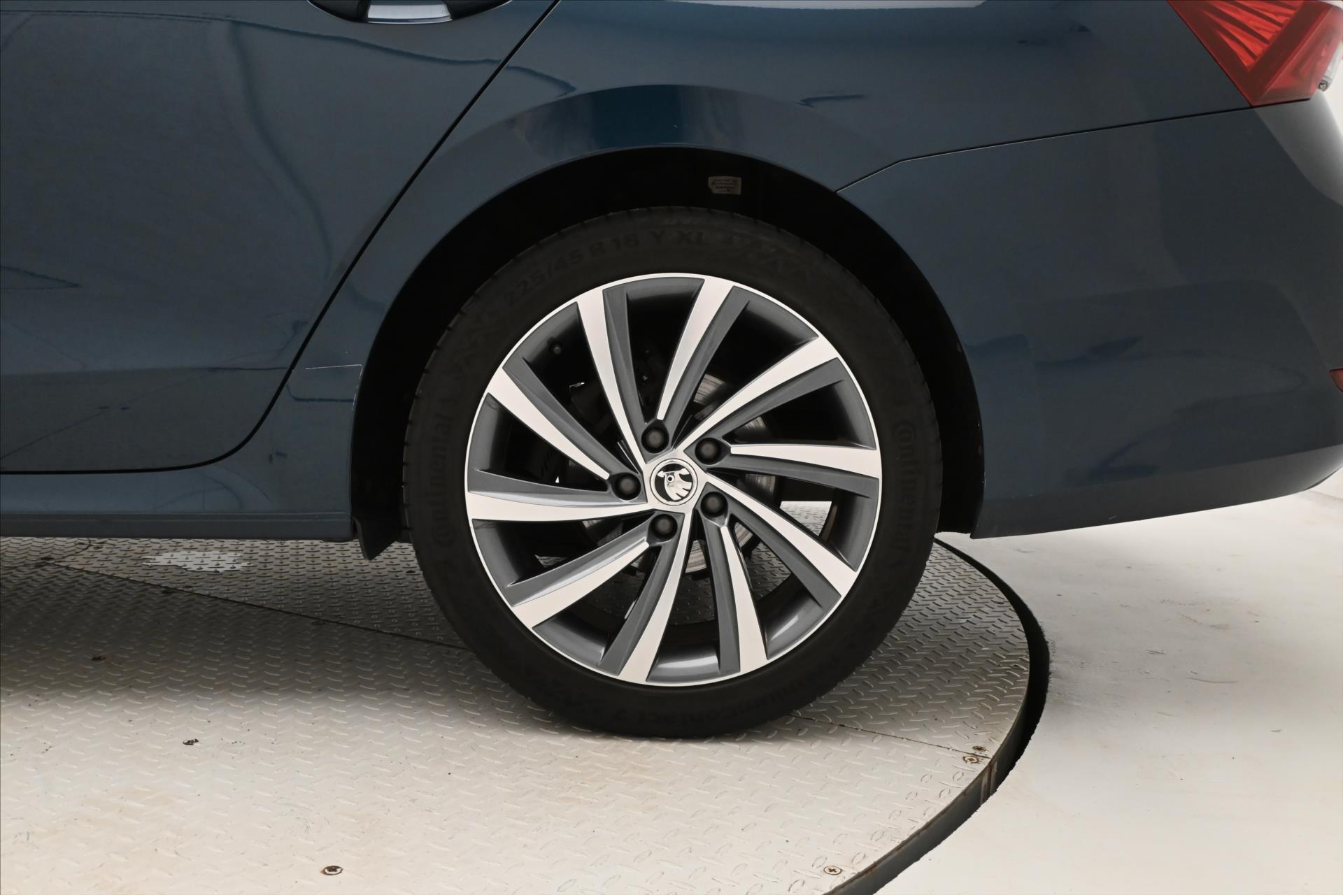 Hlavní fotografie vozu Škoda Octavia 2,0 TDI 110kW DSG Style Záruka až 5 let (34)