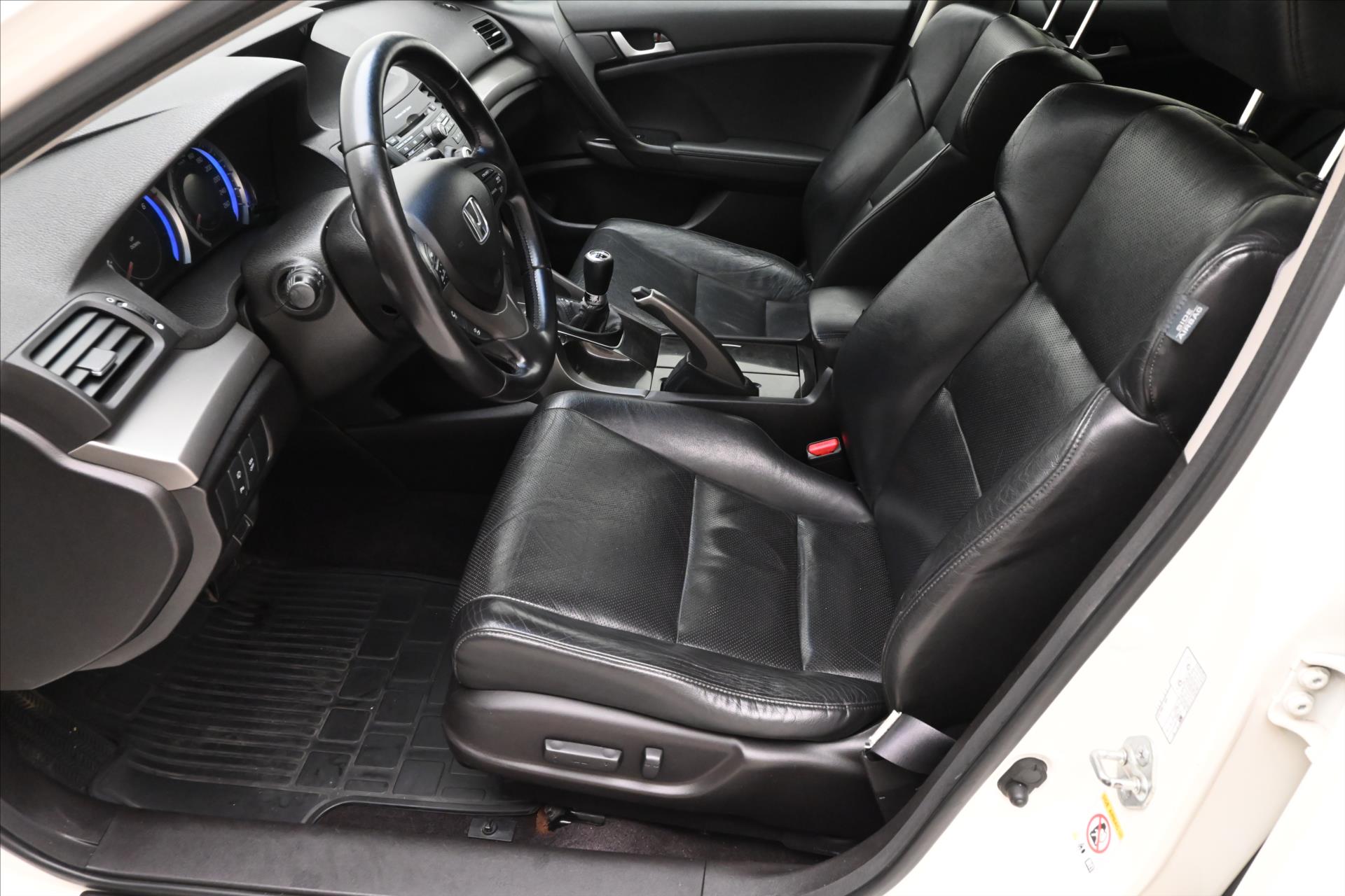 Hlavní fotografie vozu Honda Accord 2,2 i-DTEC 110 kW Manuál (13)