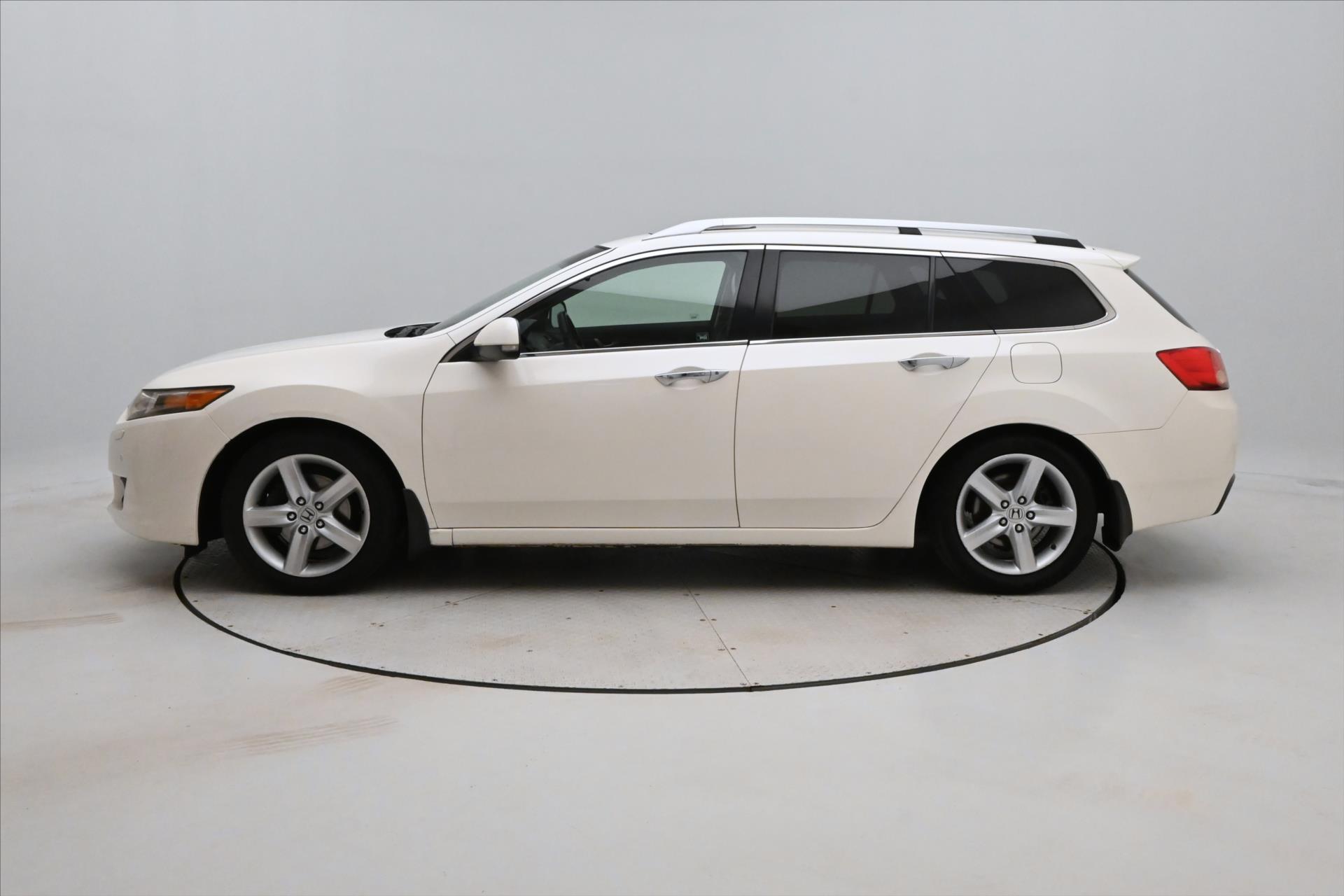 Hlavní fotografie vozu Honda Accord 2,2 i-DTEC 110 kW Manuál (8)