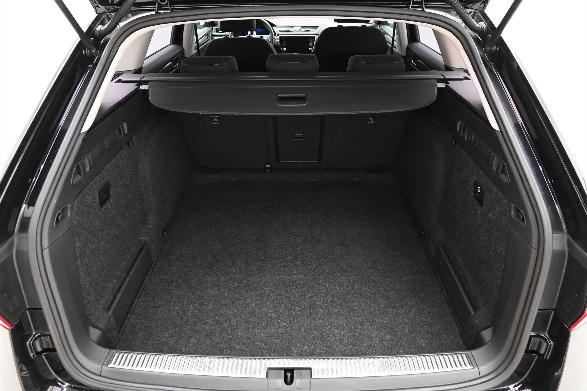 Hlavní fotografie vozu Škoda Superb 2,0 TDI 110kW DSG Style Záruka až 5 let (10)