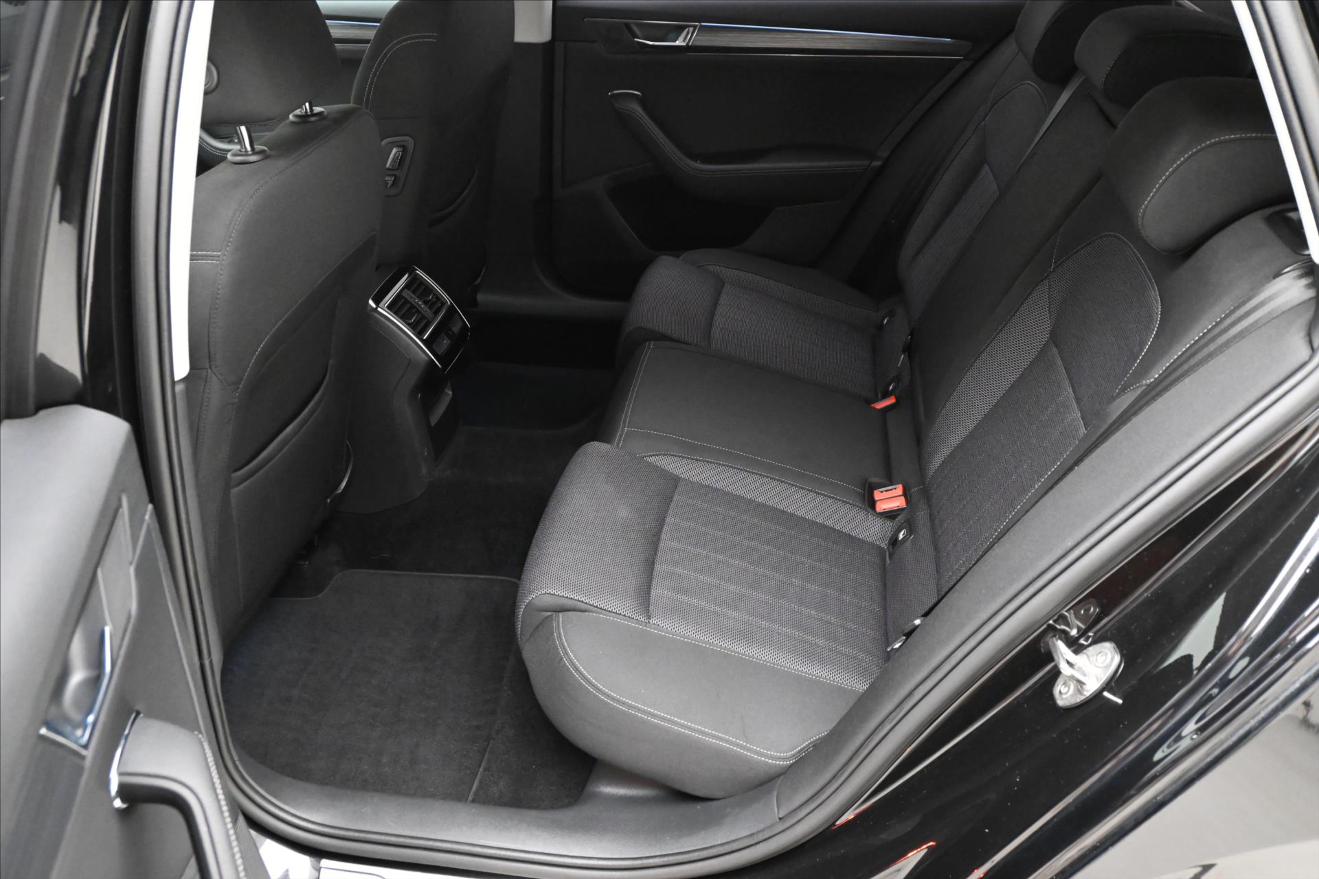 Hlavní fotografie vozu Škoda Superb 2,0 TDI 110kW DSG Style Záruka až 5 let (14)