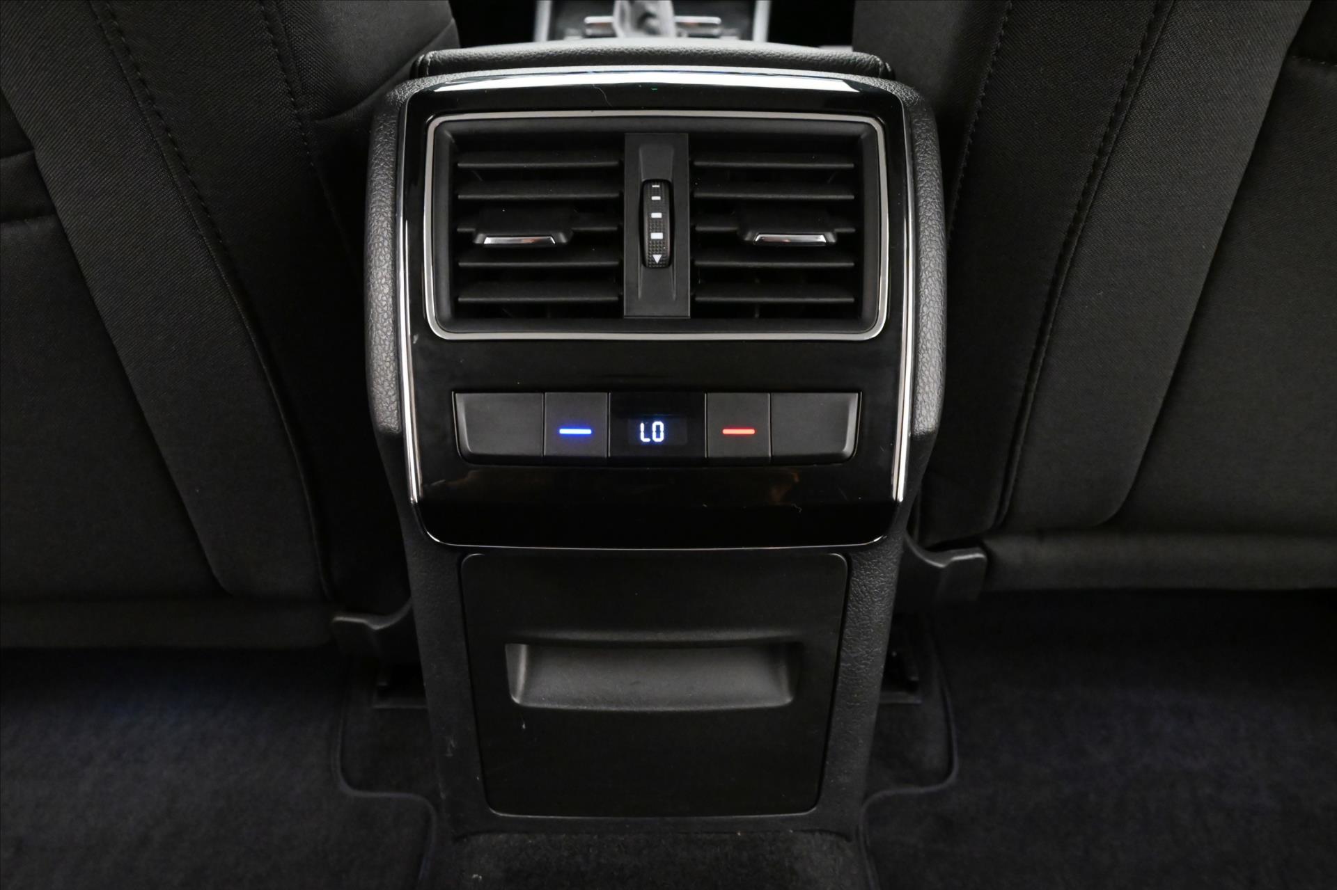 Hlavní fotografie vozu Škoda Superb 2,0 TDI 110kW DSG Style Záruka až 5 let (22)