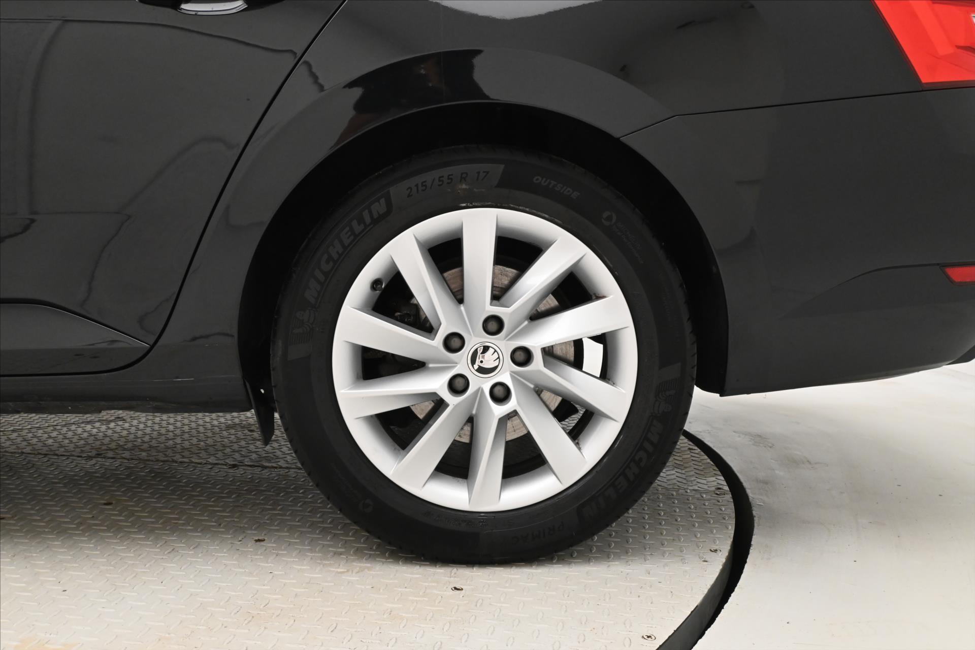 Hlavní fotografie vozu Škoda Superb 2,0 TDI 110kW DSG Style Záruka až 5 let (32)