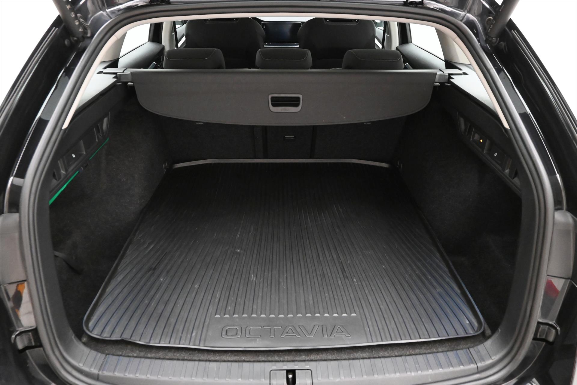 Main photo of the car Skoda Octavia 2,0 TDI 110 kW DSG MATRIX LED Záruka až 5 let (10)