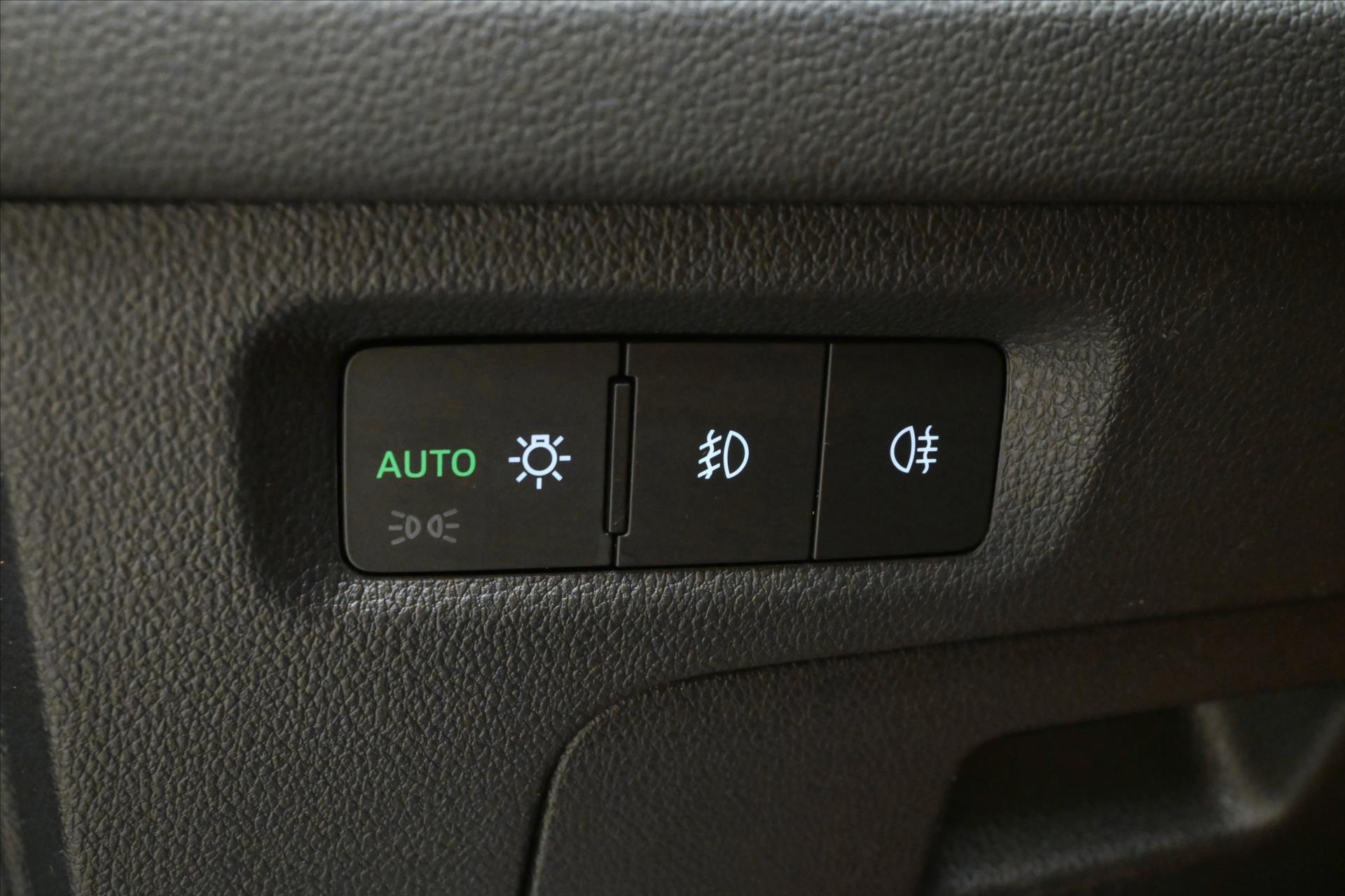 Main photo of the car Skoda Octavia 2,0 TDI 110 kW DSG MATRIX LED Záruka až 5 let (27)