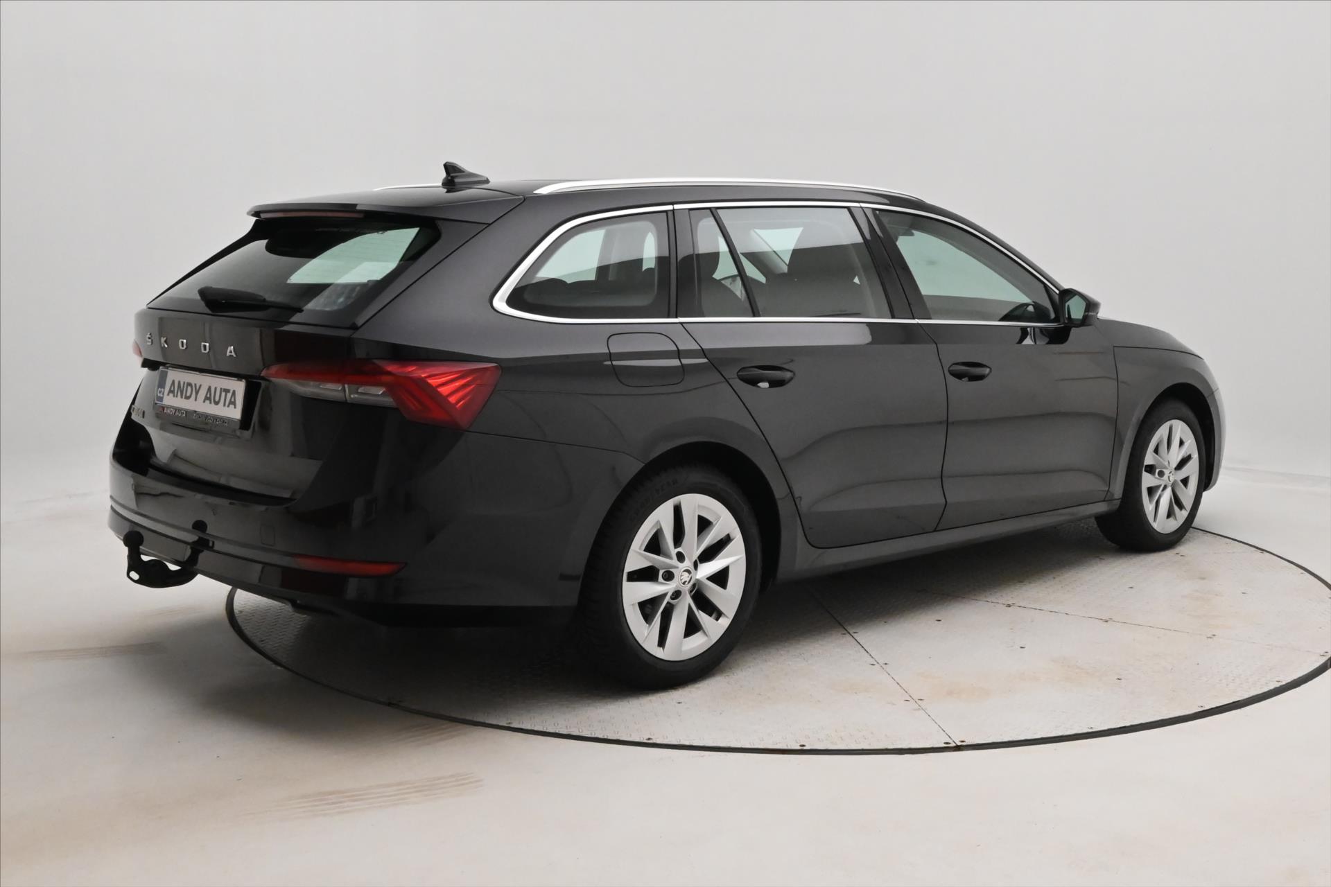 Main photo of the car Skoda Octavia 2,0 TDI 110 kW DSG MATRIX LED Záruka až 5 let (5)