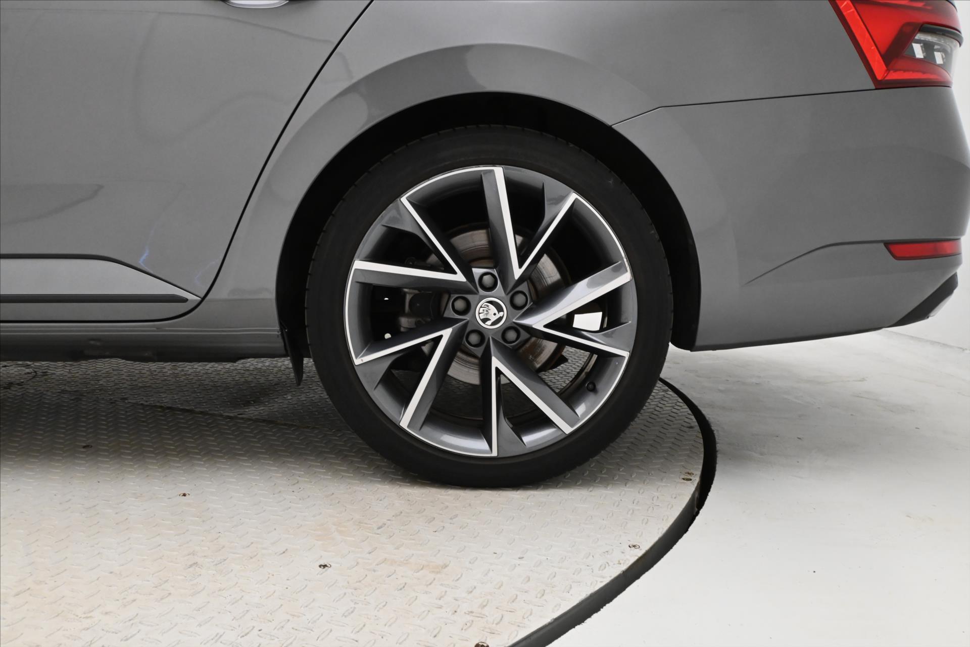 Hlavní fotografie vozu Škoda Superb 1,4 iV TSI 115kW DSG Sportline Záruka až 5 let (26)