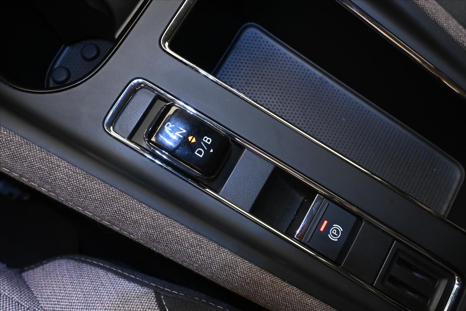 Hlavní fotografie vozu Škoda Enyaq iV 60 132kW SOH 88% FIRST Edition Záruka až 3 roky (25)