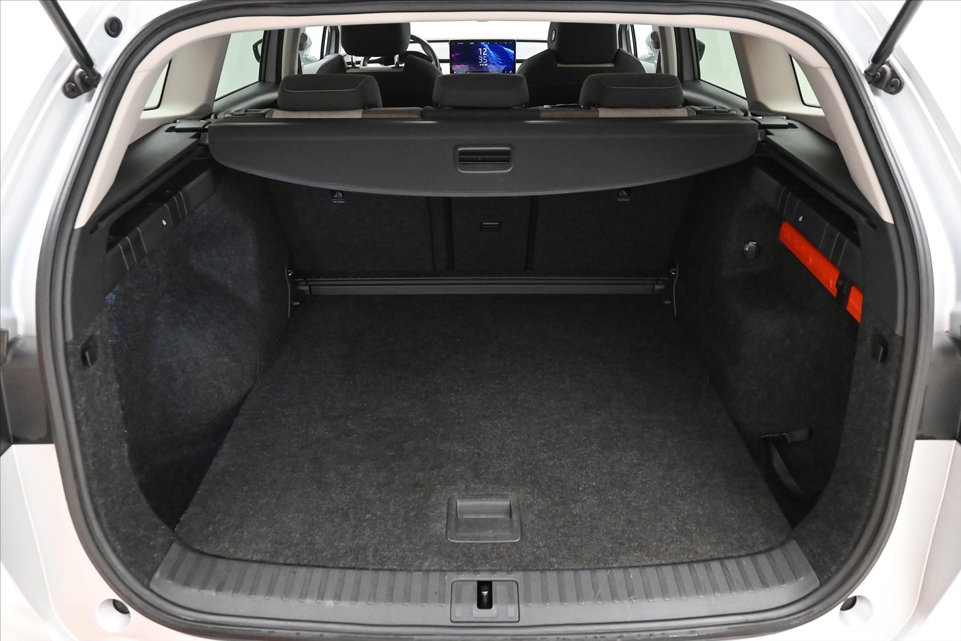 Hlavní fotografie vozu Škoda Enyaq iV60 132kW SOH 88% FIRST Edition Záruka až 3 roky (10)