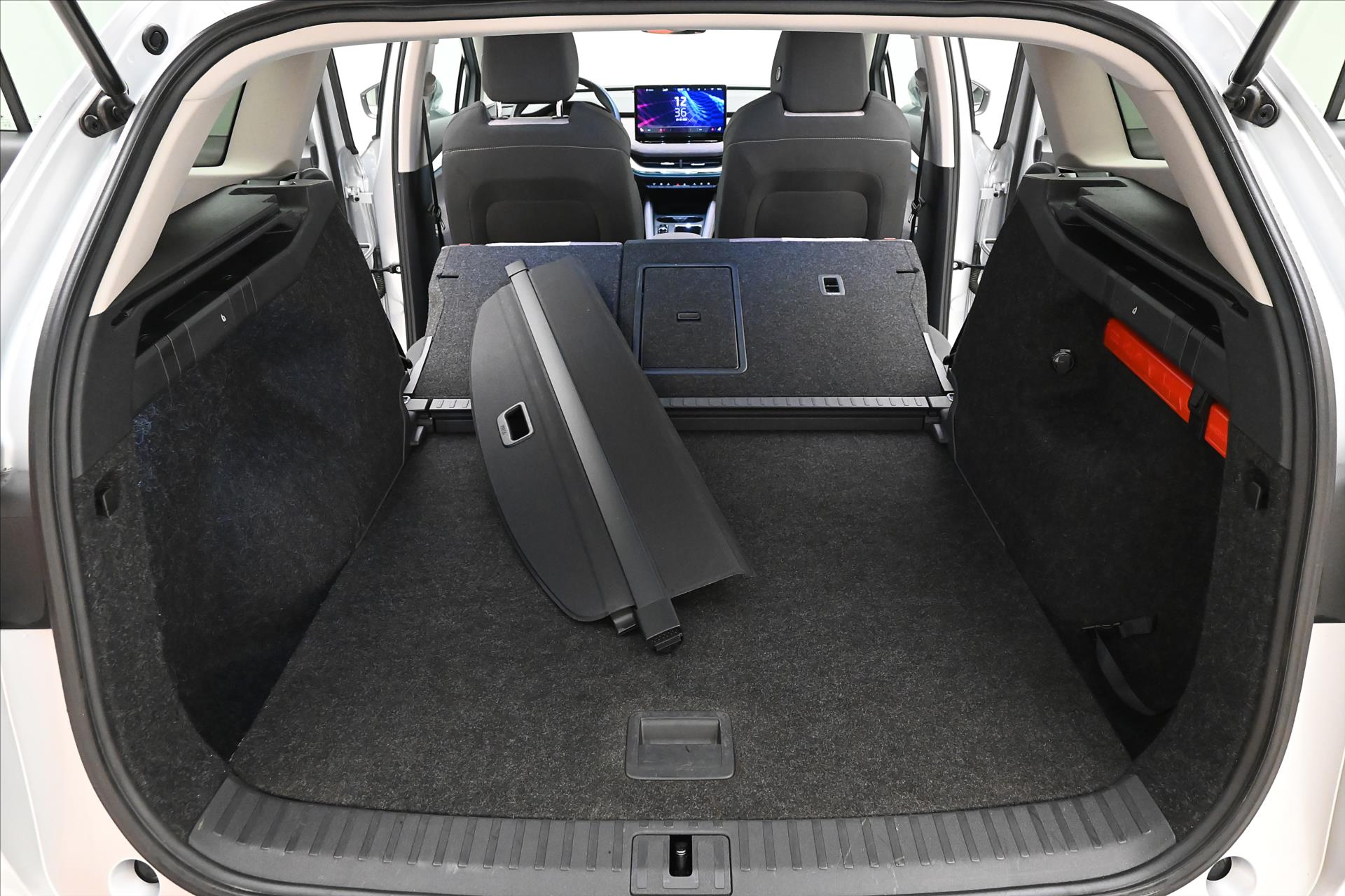 Hlavní fotografie vozu Škoda Enyaq iV60 132kW SOH 88% FIRST Edition Záruka až 3 roky (11)