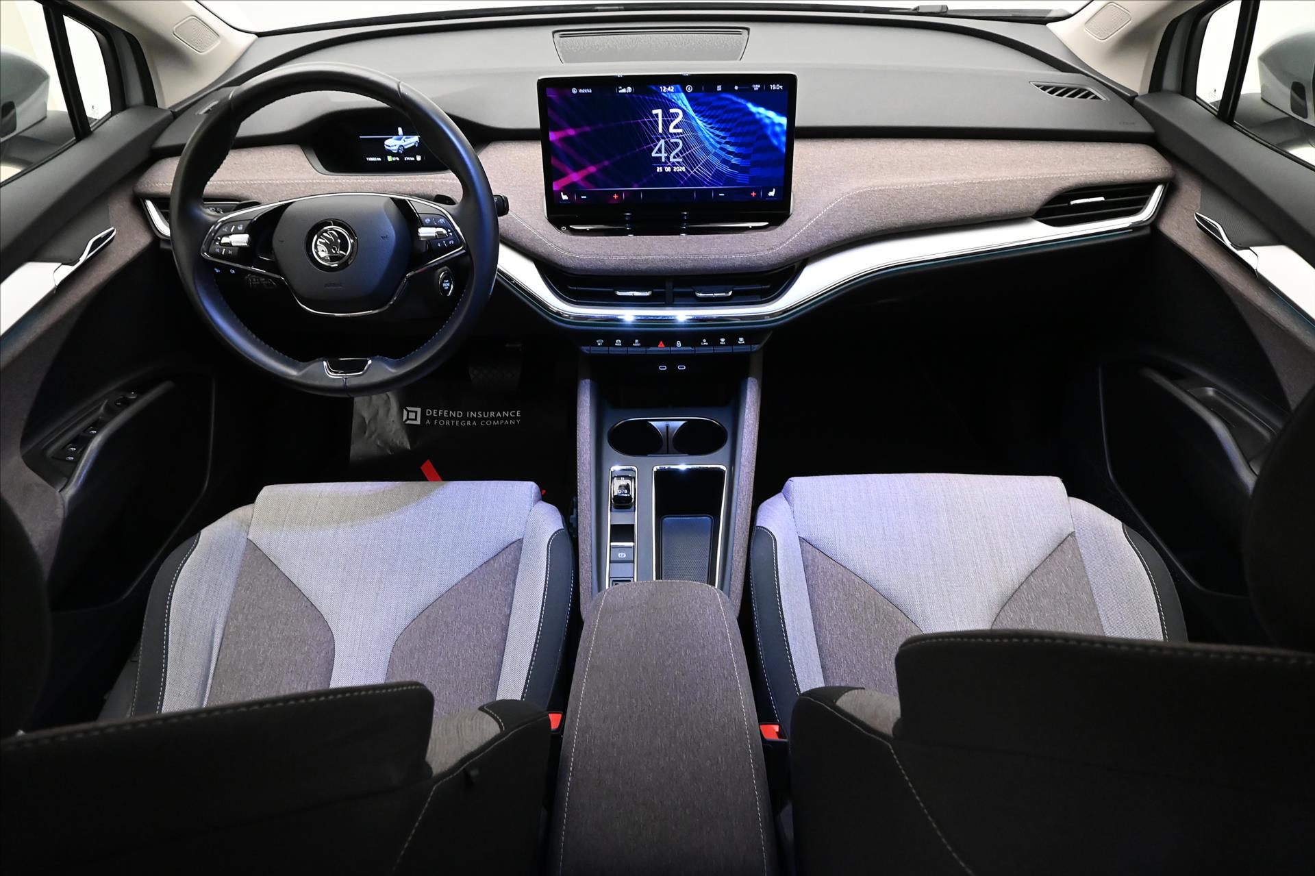 Hlavní fotografie vozu Škoda Enyaq iV60 132kW SOH 88% FIRST Edition Záruka až 3 roky (15)
