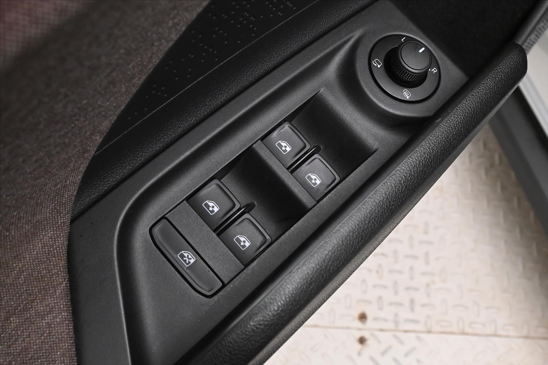 Hlavní fotografie vozu Škoda Enyaq iV60 132kW SOH 88% FIRST Edition Záruka až 3 roky (27)