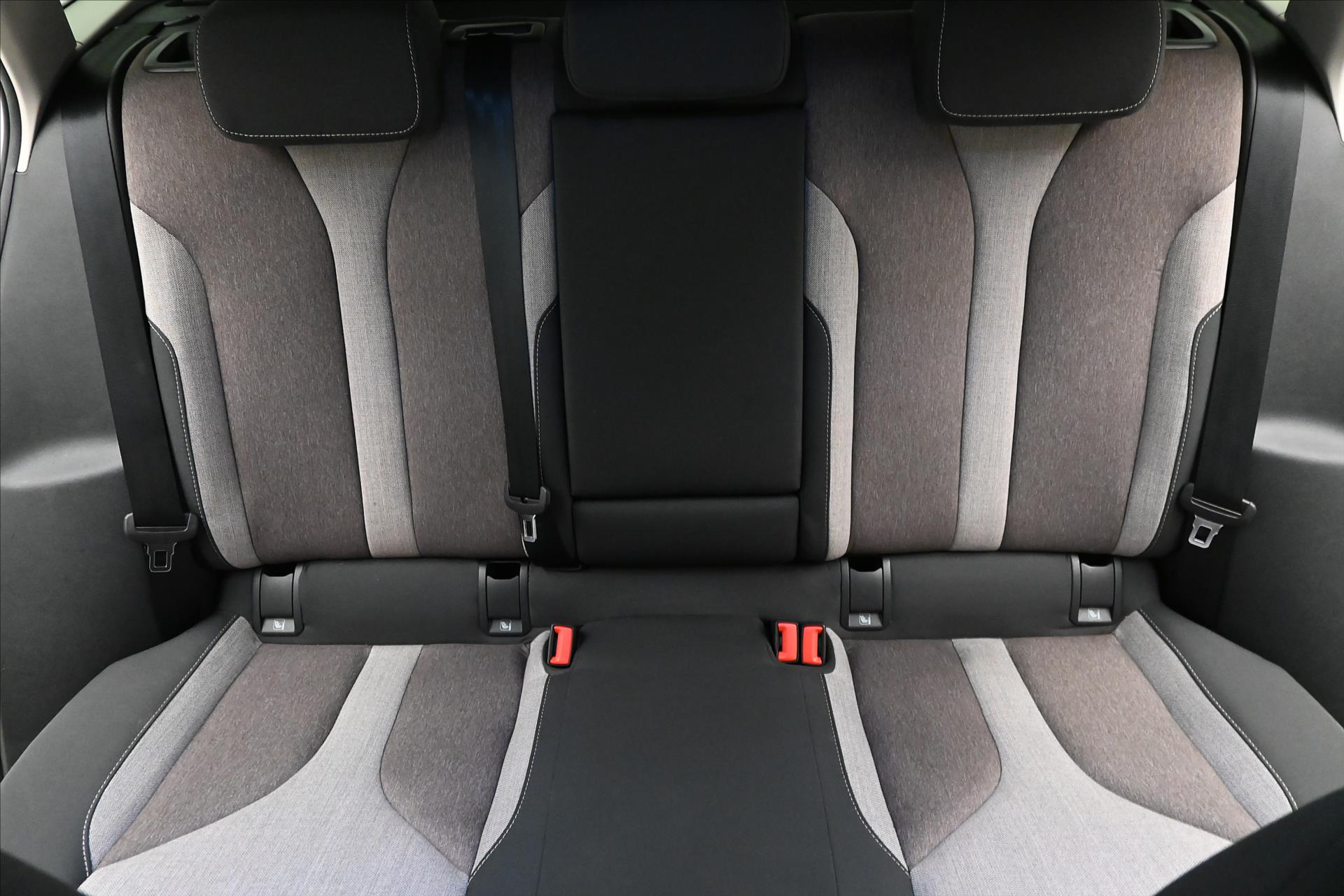 Hlavní fotografie vozu Škoda Enyaq iV60 132kW SOH 88% FIRST Edition Záruka až 3 roky (29)