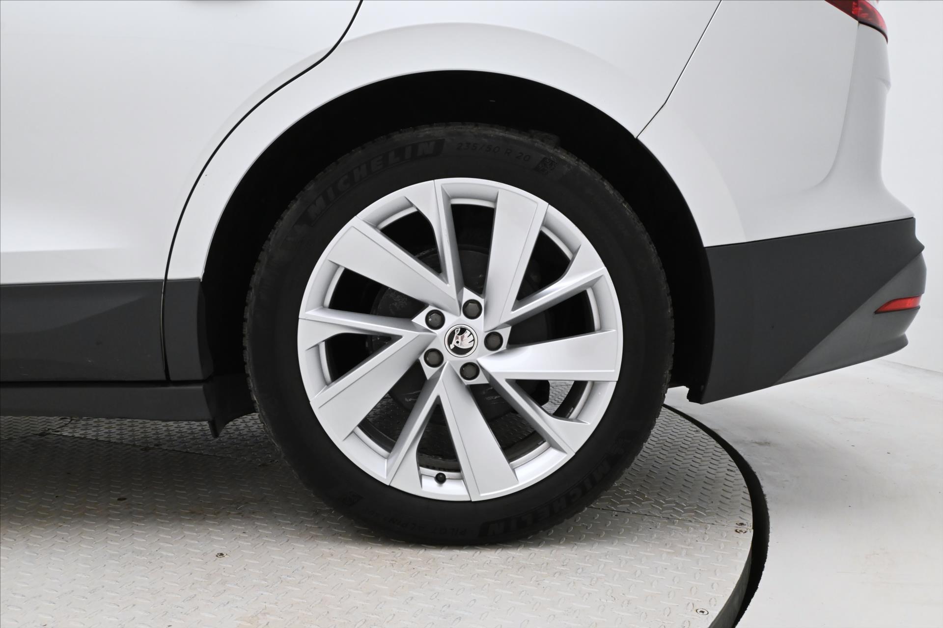 Hlavní fotografie vozu Škoda Enyaq iV60 132kW SOH 88% FIRST Edition Záruka až 3 roky (32)