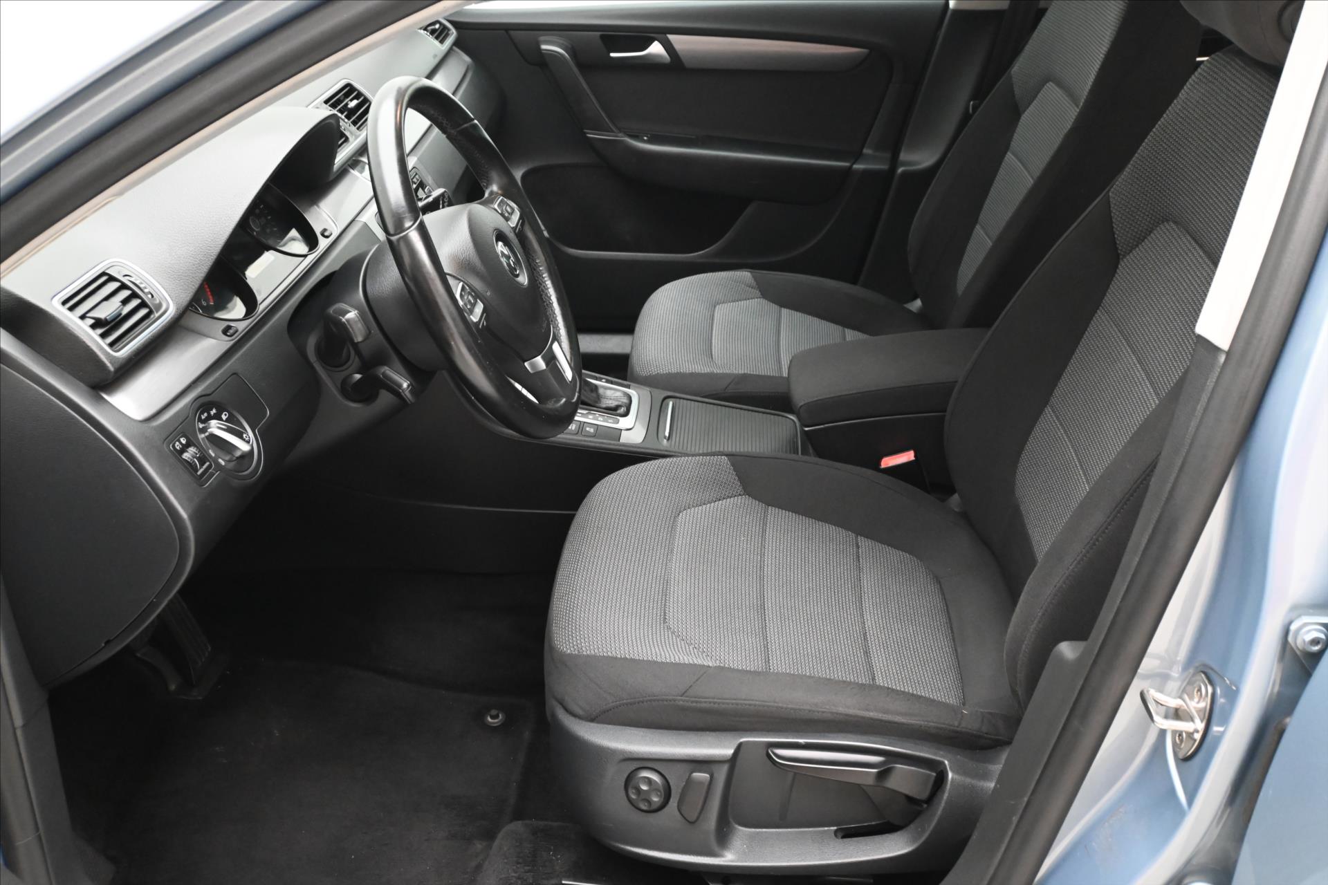 Main photo of the car Volkswagen Passat 2.0 TDI 103kW DSG New MOT (12)