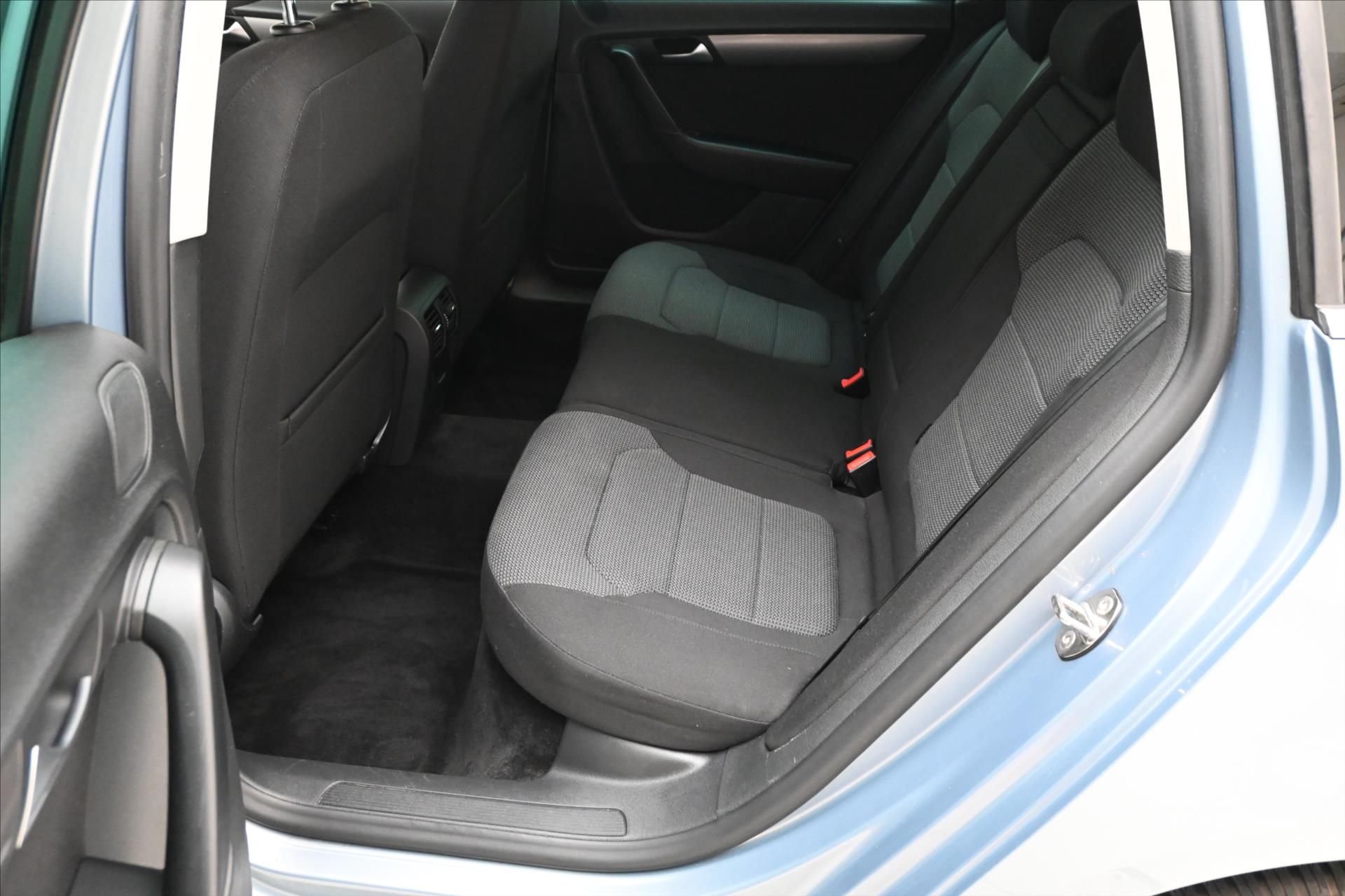 Hlavní fotografie vozu Volkswagen Passat 2,0 TDI 103kW DSG Nová STK (14)