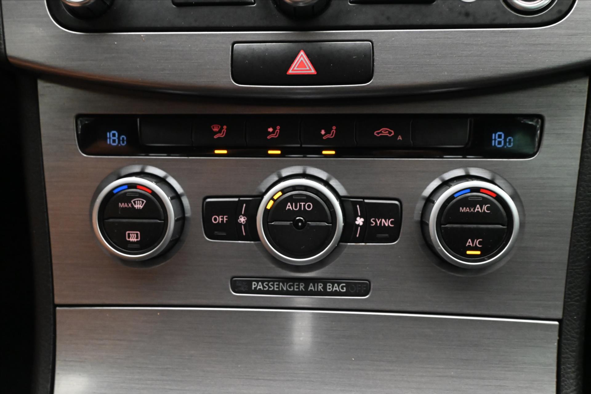 Hlavní fotografie vozu Volkswagen Passat 2,0 TDI 103kW DSG Nová STK (20)